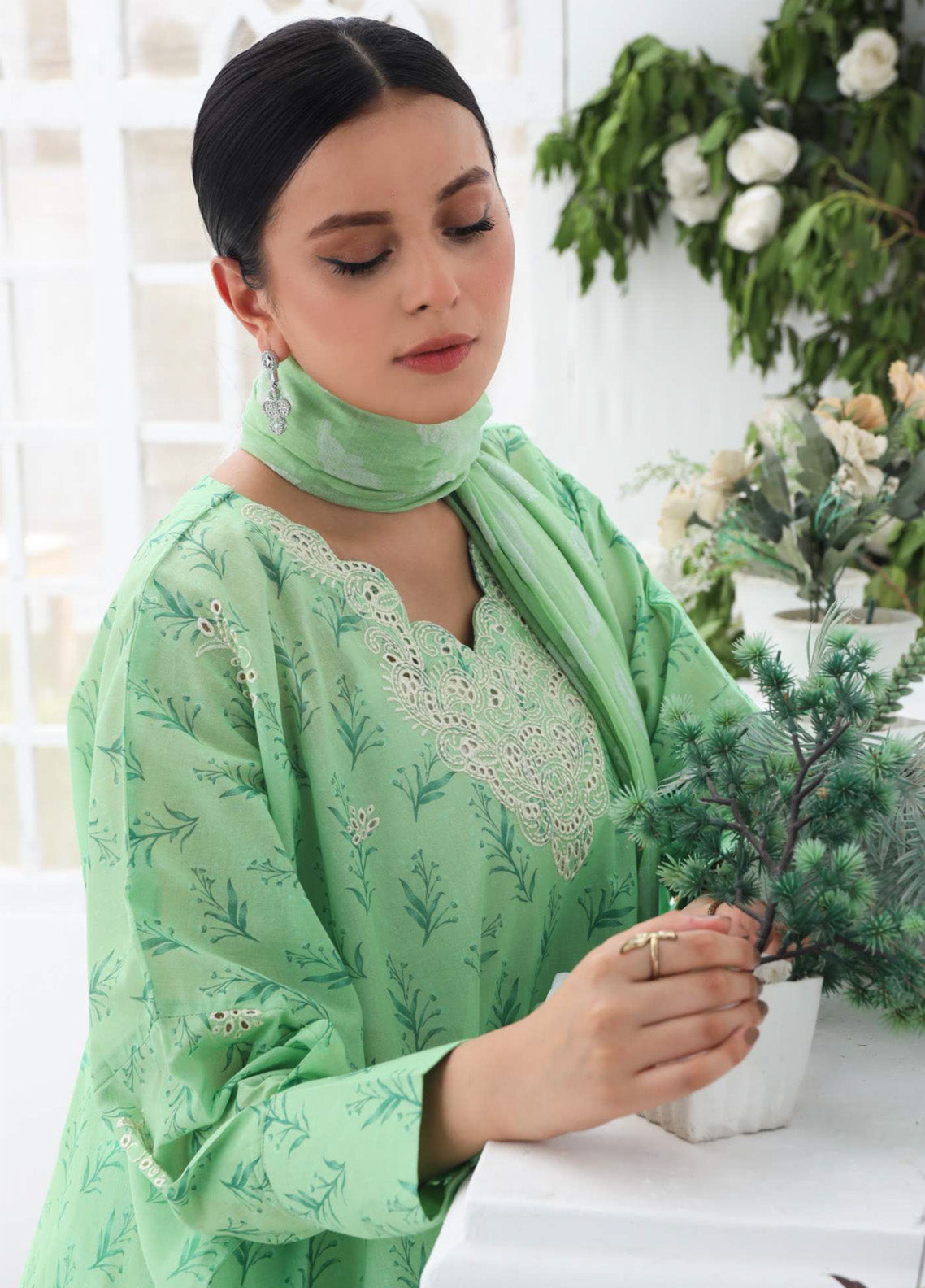 Jacquard Blossom By Rashid Textile Embroidered Lawn 3 Piece Unstitched Suit RT25JB D-8935 Jacquard Blossom By Rashid Textile Embroidered Lawn 3 Piece Unstitched Suit RT25JB D-8935