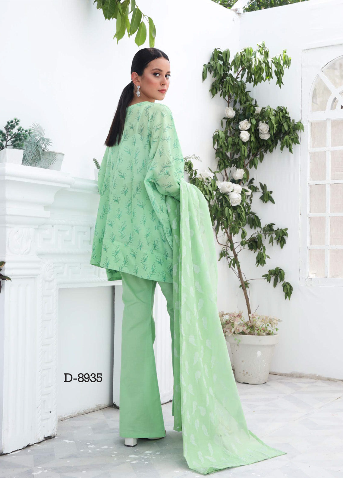 Jacquard Blossom By Rashid Textile Embroidered Lawn 3 Piece Unstitched Suit RT25JB D-8935 Jacquard Blossom By Rashid Textile Embroidered Lawn 3 Piece Unstitched Suit RT25JB D-8935