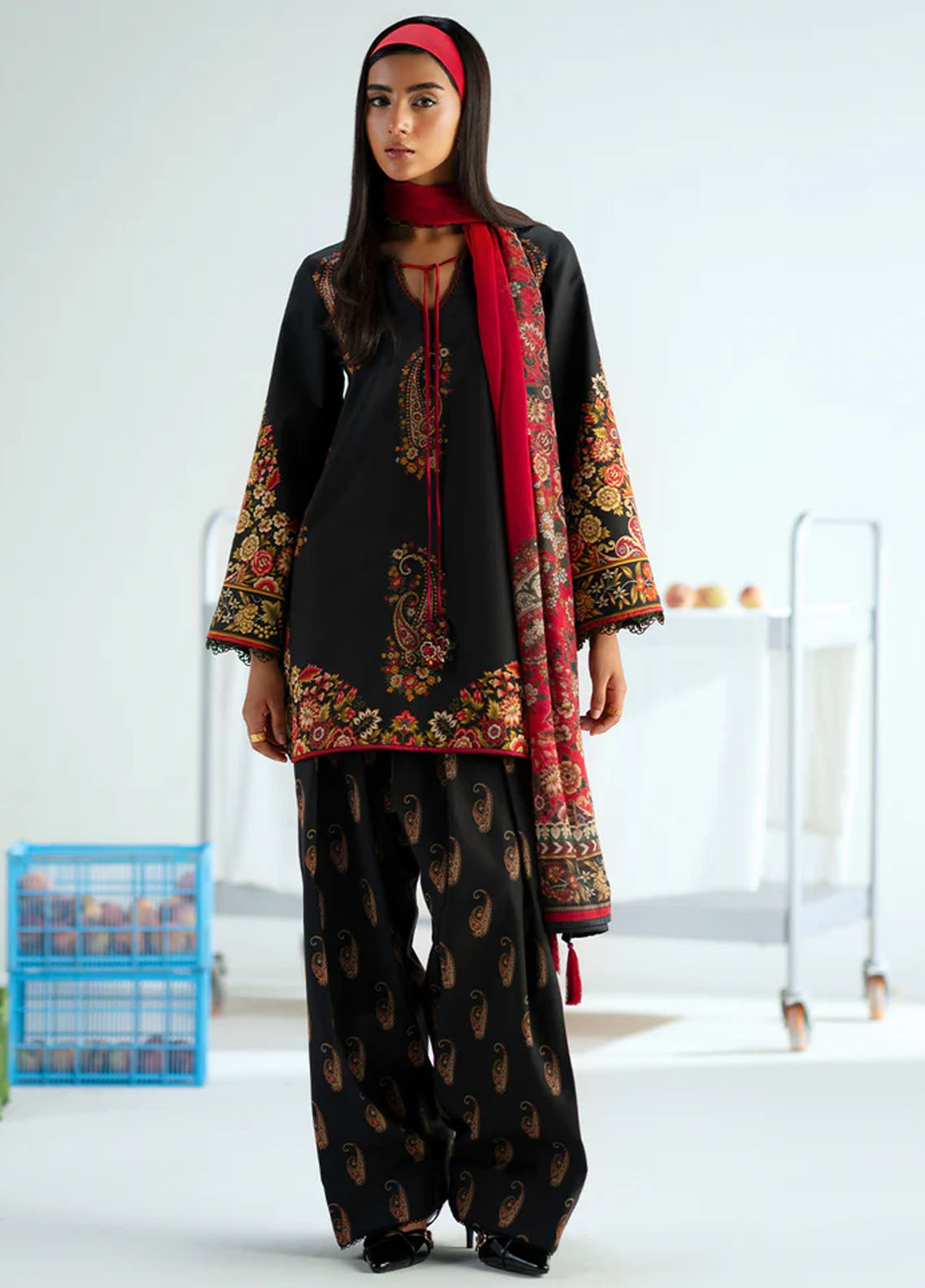 Joolie Prints By Saira Rizwan  Printed Cambric 3 Piece Unstitched Suit SR25JP D-01 DRAMA QUEEN Joolie Prints By Saira Rizwan  Printed Cambric 3 Piece Unstitched Suit SR25JP D-01 DRAMA QUEEN