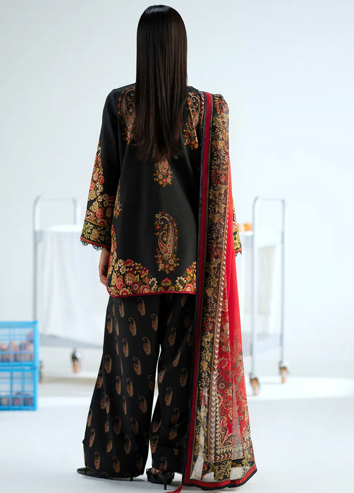 Joolie Prints By Saira Rizwan  Printed Cambric 3 Piece Unstitched Suit SR25JP D-01 DRAMA QUEEN Joolie Prints By Saira Rizwan  Printed Cambric 3 Piece Unstitched Suit SR25JP D-01 DRAMA QUEEN