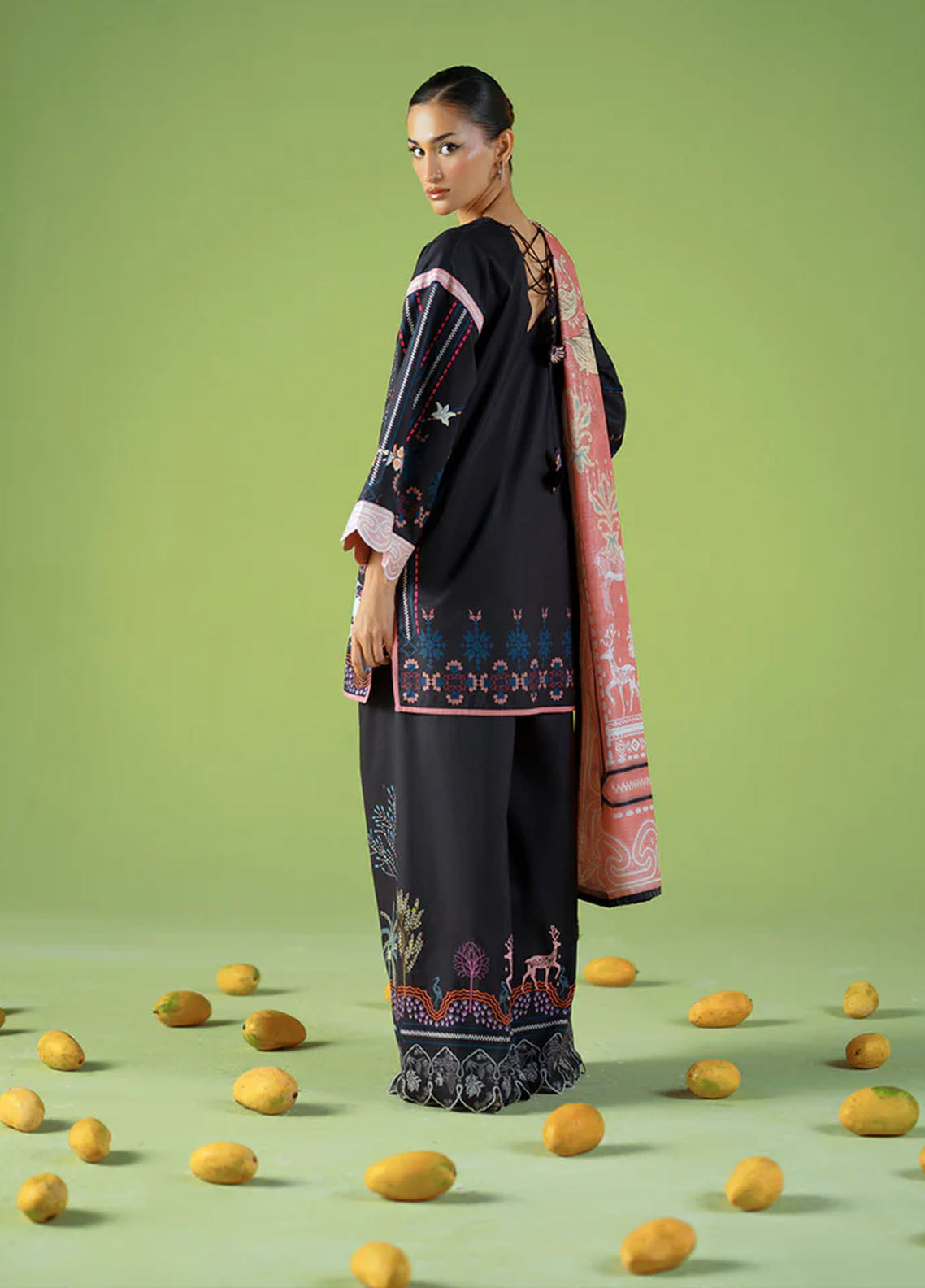 Joolie Prints By Saira Rizwan  Printed Cambric 3 Piece Unstitched Suit SR25JP D-04 CITY BLOOM Joolie Prints By Saira Rizwan  Printed Cambric 3 Piece Unstitched Suit SR25JP D-04 CITY BLOOM