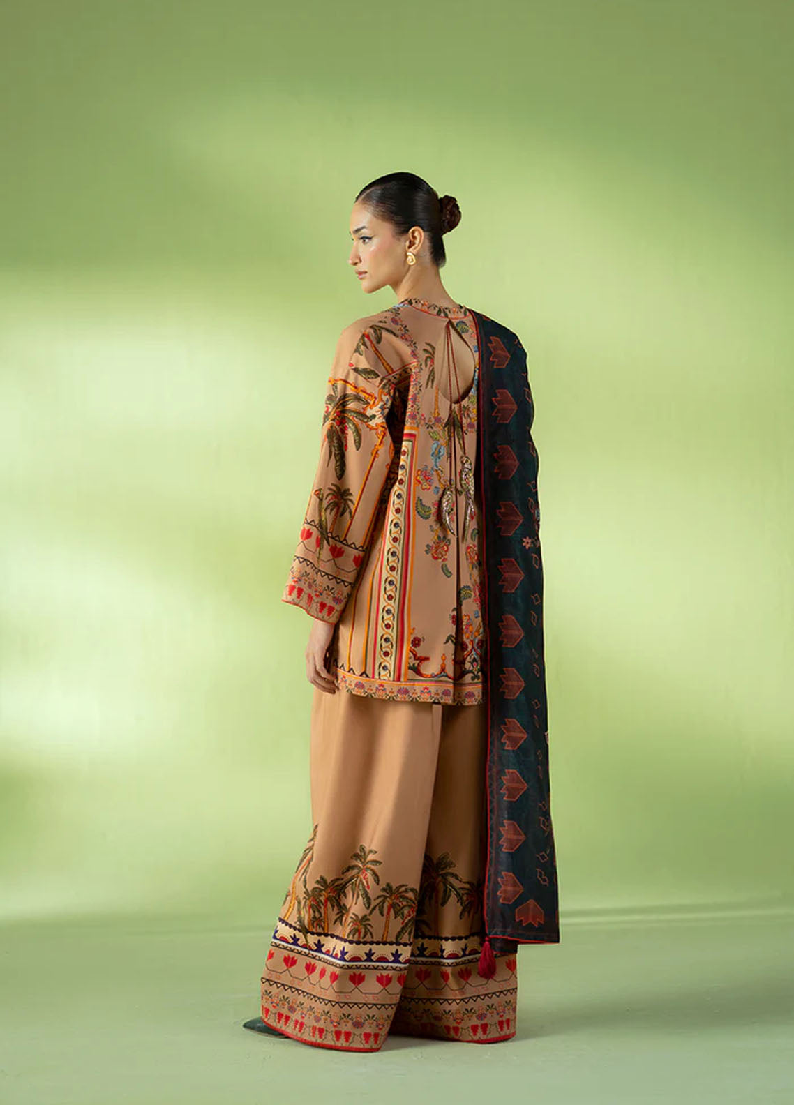 Joolie Prints By Saira Rizwan  Printed Cambric 3 Piece Unstitched Suit SR25JP D-05 GOLDEN HOUR Joolie Prints By Saira Rizwan  Printed Cambric 3 Piece Unstitched Suit SR25JP D-05 GOLDEN HOUR