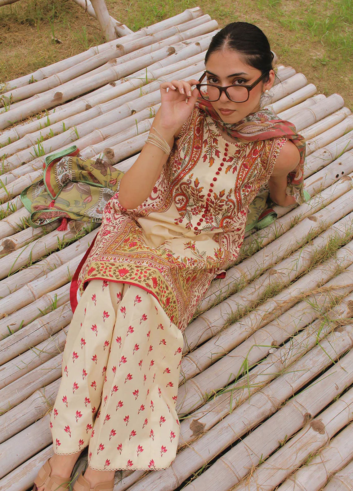 Joolie Prints By Saira Rizwan  Printed Cambric 3 Piece Unstitched Suit SR25JP D-08 SUNDAY STROLL Joolie Prints By Saira Rizwan  Printed Cambric 3 Piece Unstitched Suit SR25JP D-08 SUNDAY STROLL