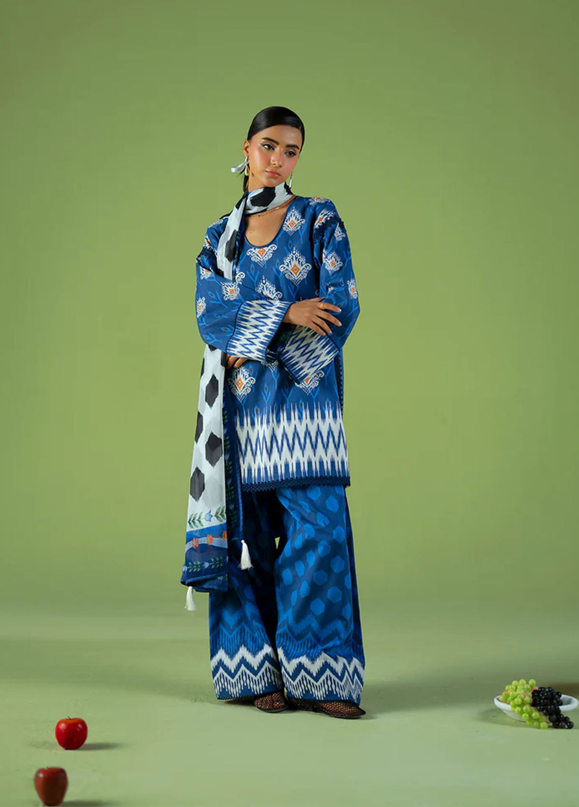 Joolie Prints By Saira Rizwan  Printed Cambric 3 Piece Unstitched Suit SR25JP D-09 CITY BLOOM Joolie Prints By Saira Rizwan  Printed Cambric 3 Piece Unstitched Suit SR25JP D-09 CITY BLOOM