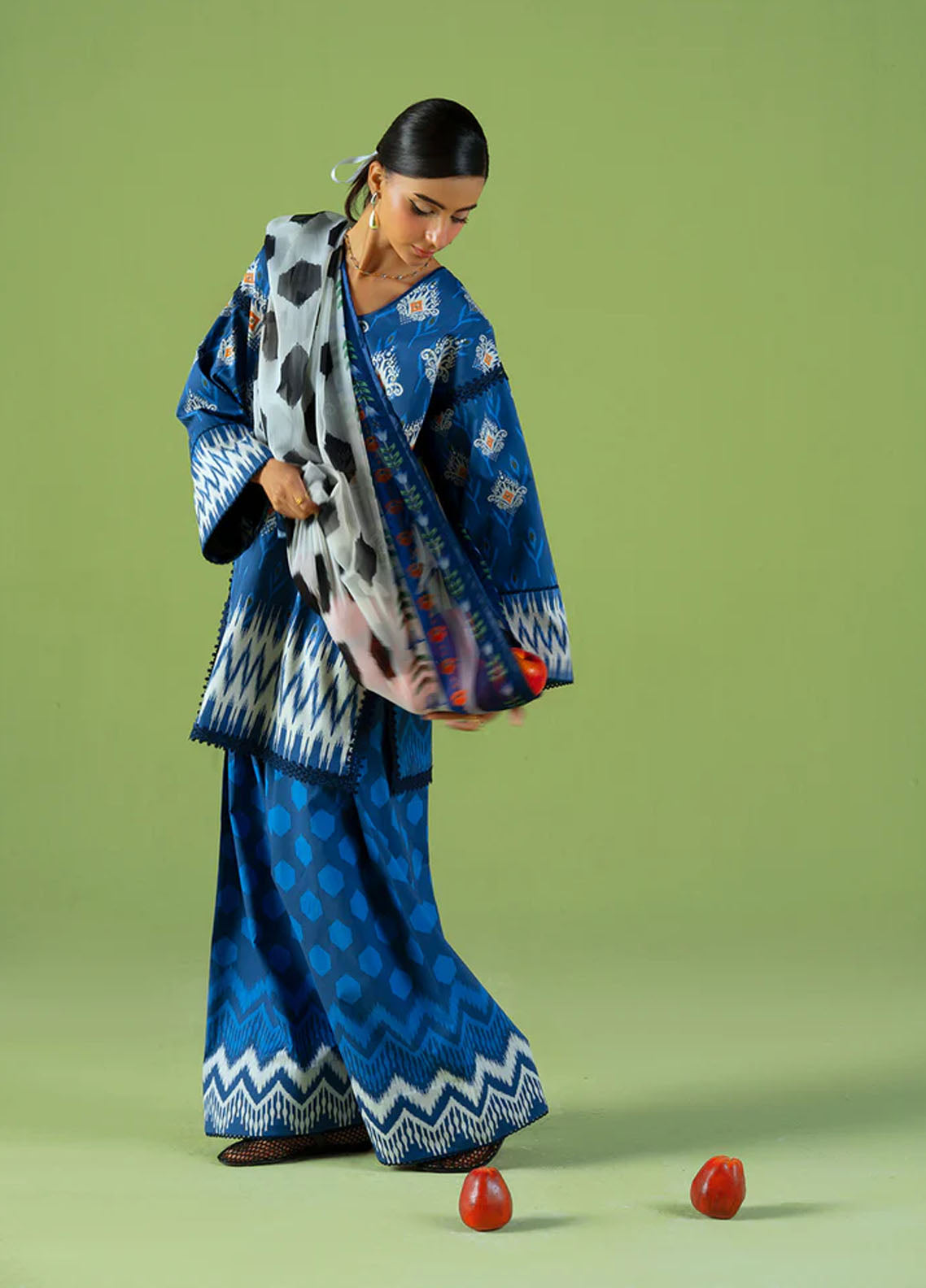 Joolie Prints By Saira Rizwan  Printed Cambric 3 Piece Unstitched Suit SR25JP D-09 CITY BLOOM Joolie Prints By Saira Rizwan  Printed Cambric 3 Piece Unstitched Suit SR25JP D-09 CITY BLOOM