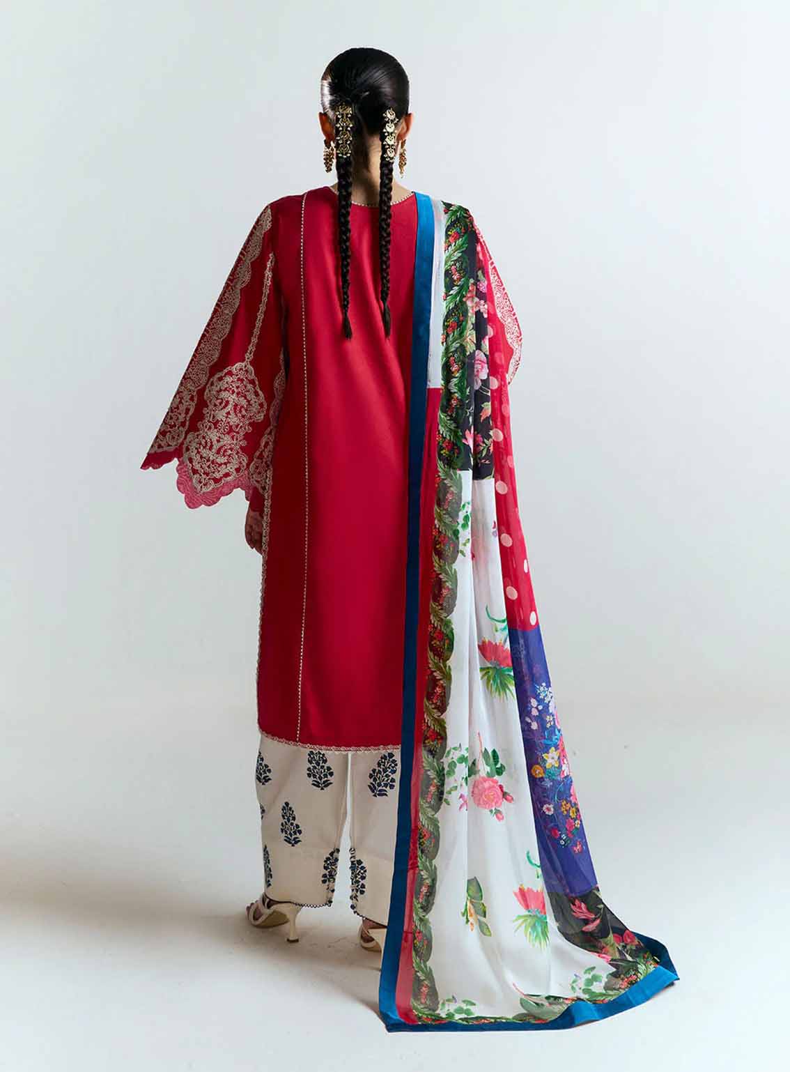 Jugnu Embroidered Lawn 3 Piece Unstitched Suit JL25E2 D-AHITI Jugnu Embroidered Lawn 3 Piece Unstitched Suit JL25E2 D-AHITI