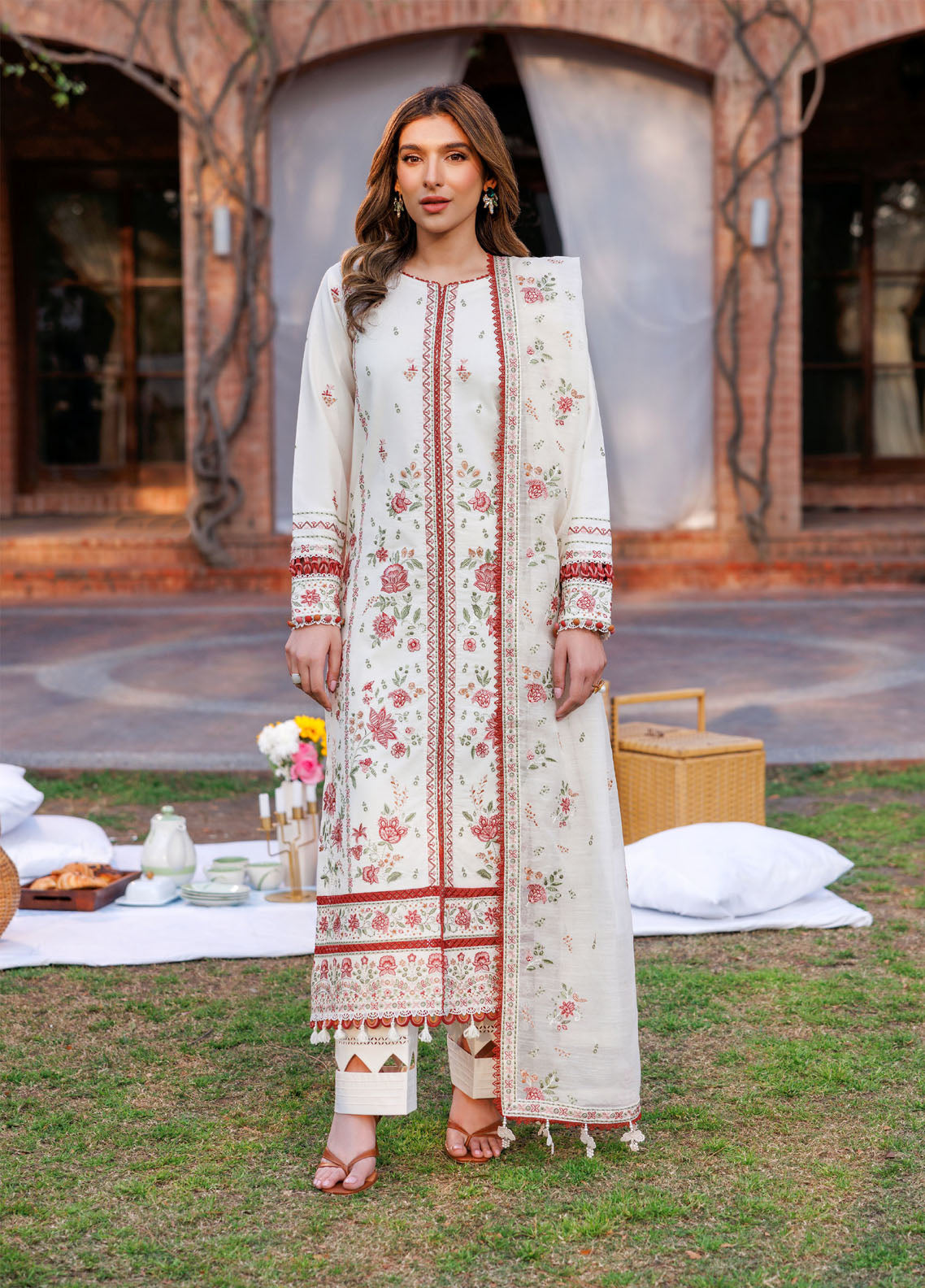 Kaavish By Farasha Eid Festive Embroidered Lawn 3 Piece Unstitched Suit FSH24KEFL D-06 SURREAL WHITE Kaavish By Farasha Eid Festive Embroidered Lawn 3 Piece Unstitched Suit FSH24KEFL D-06 SURREAL WHITE