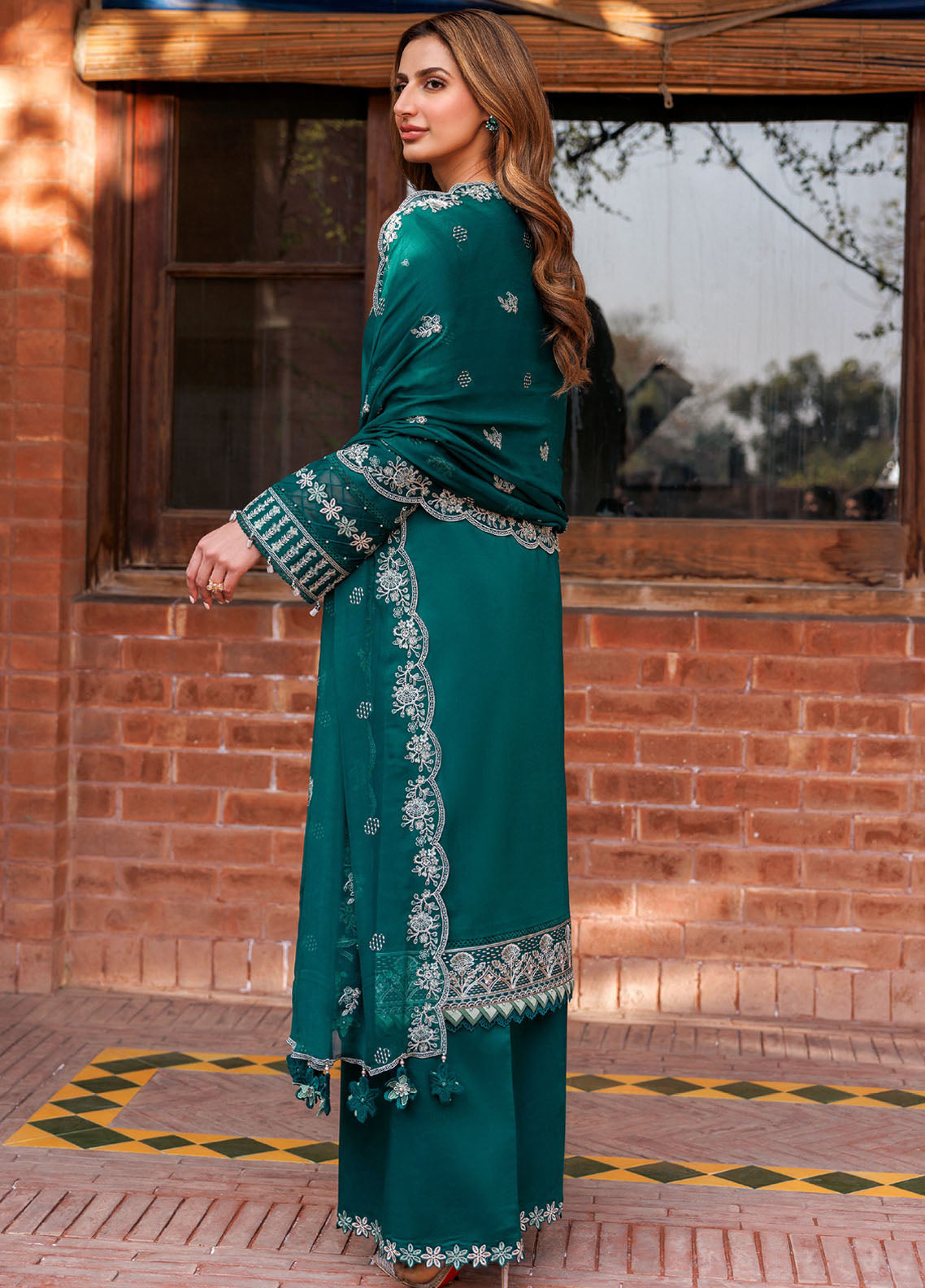 Kaavish By Farasha Eid Festive Embroidered Lawn 3 Piece Unstitched Suit FSH24KEFL D-08 TEAL GARLAND Kaavish By Farasha Eid Festive Embroidered Lawn 3 Piece Unstitched Suit FSH24KEFL D-08 TEAL GARLAND