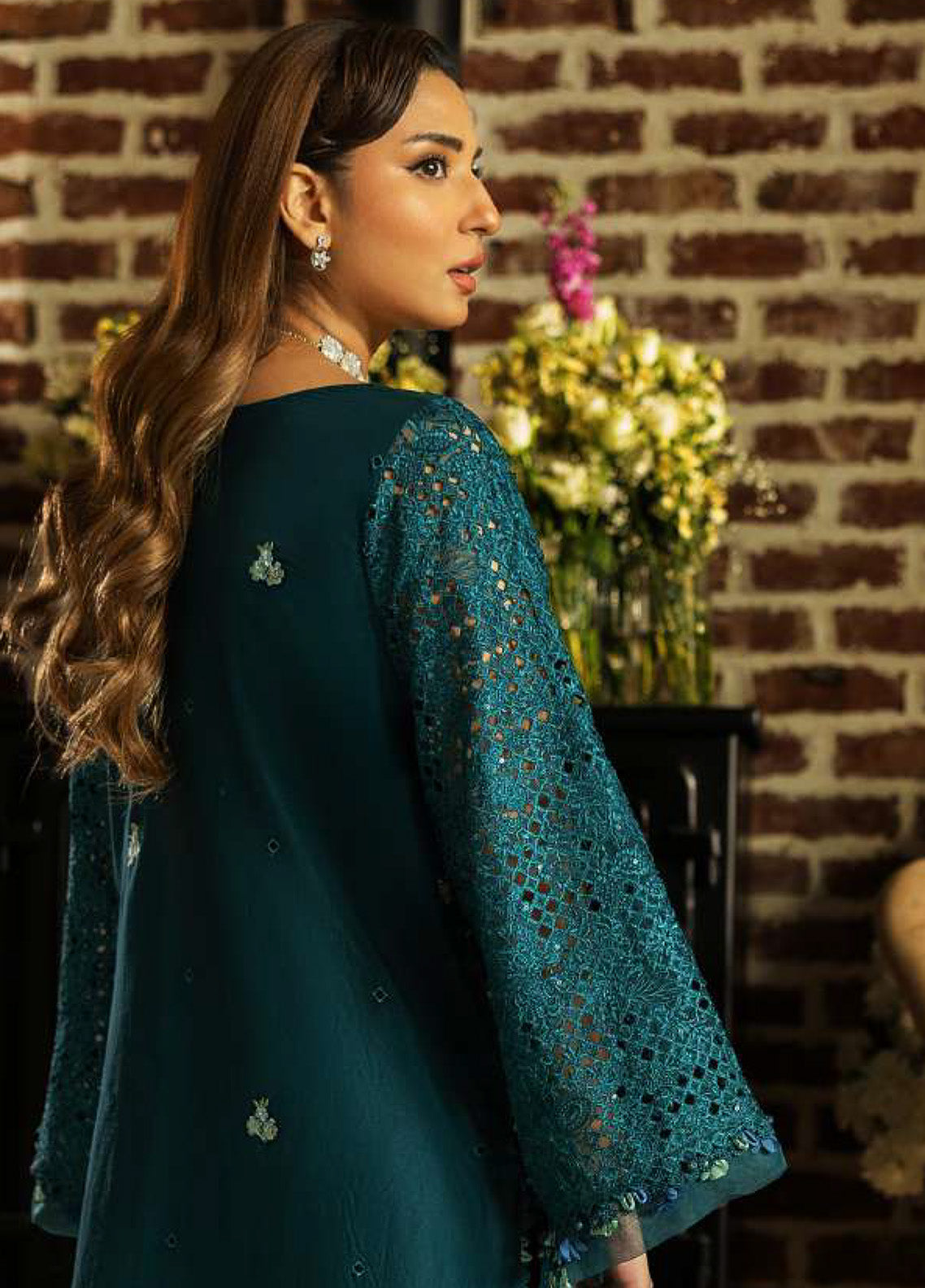 Kahf Luxury Embroidered Lawn 3 Piece Unstitched Suit KHF25LL KLR-06 WHIMSY Kahf Luxury Embroidered Lawn 3 Piece Unstitched Suit KHF25LL KLR-06 WHIMSY