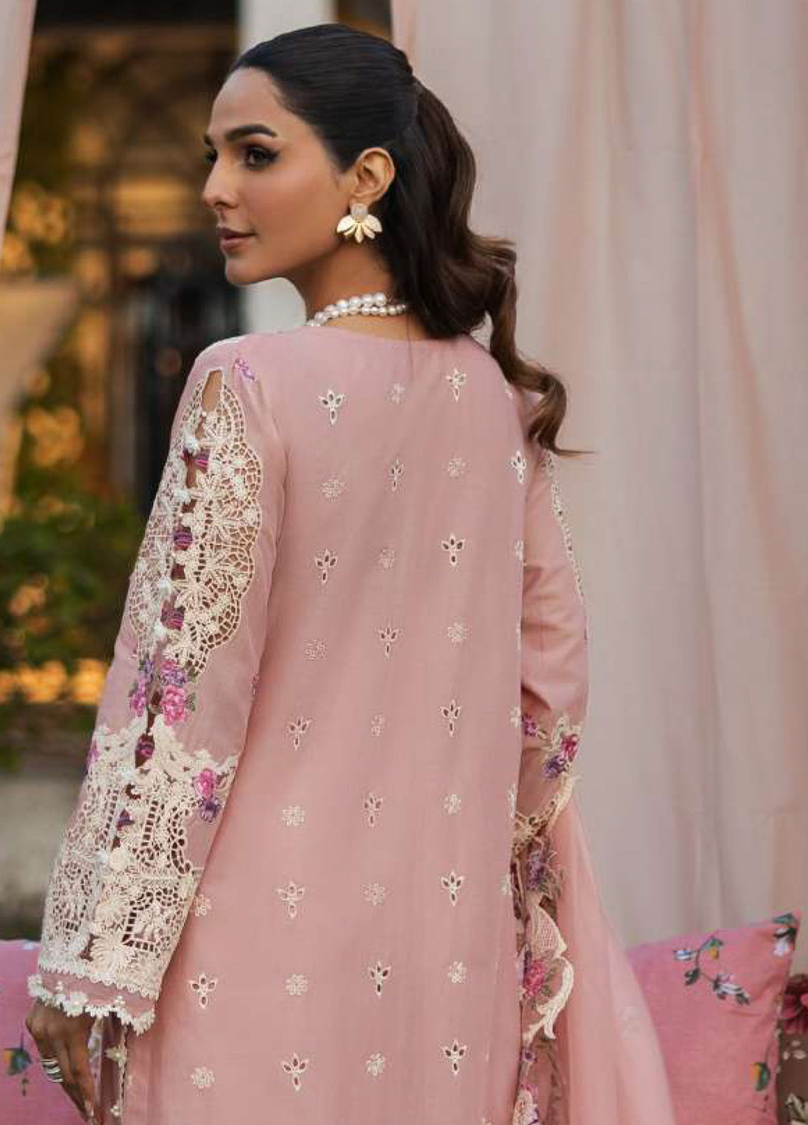 Kahf Luxury Embroidered Lawn 3 Piece Unstitched Suit KHF25LL KLR-09 BELLEROSE Kahf Luxury Embroidered Lawn 3 Piece Unstitched Suit KHF25LL KLR-09 BELLEROSE