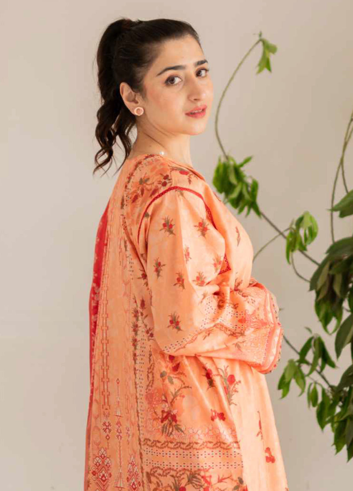 Kaira By Rashid Textile Embroidered Lawn Dupatta 3 Piece Unstitched Suit RT24KEL D-8694 Kaira By Rashid Textile Embroidered Lawn Dupatta 3 Piece Unstitched Suit RT24KEL D-8694