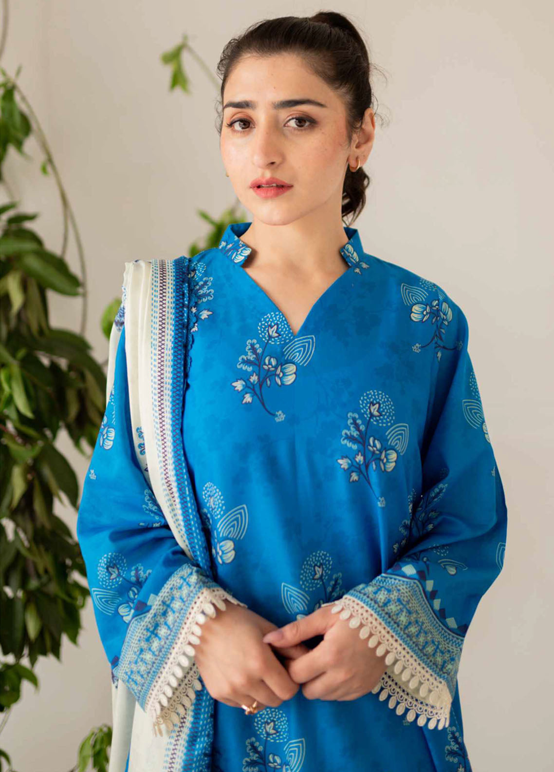 Kaira By Rashid Textile Embroidered Lawn Dupatta 3 Piece Unstitched Suit RT24KEL D-8695 Kaira By Rashid Textile Embroidered Lawn Dupatta 3 Piece Unstitched Suit RT24KEL D-8695