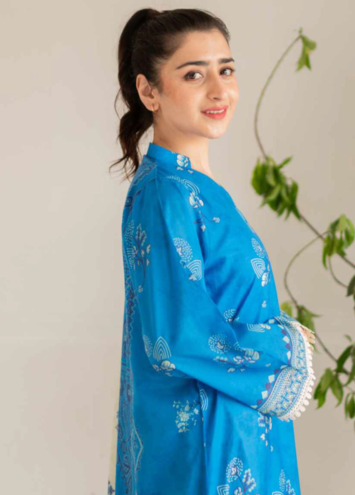 Kaira By Rashid Textile Embroidered Lawn Dupatta 3 Piece Unstitched Suit RT24KEL D-8695 Kaira By Rashid Textile Embroidered Lawn Dupatta 3 Piece Unstitched Suit RT24KEL D-8695