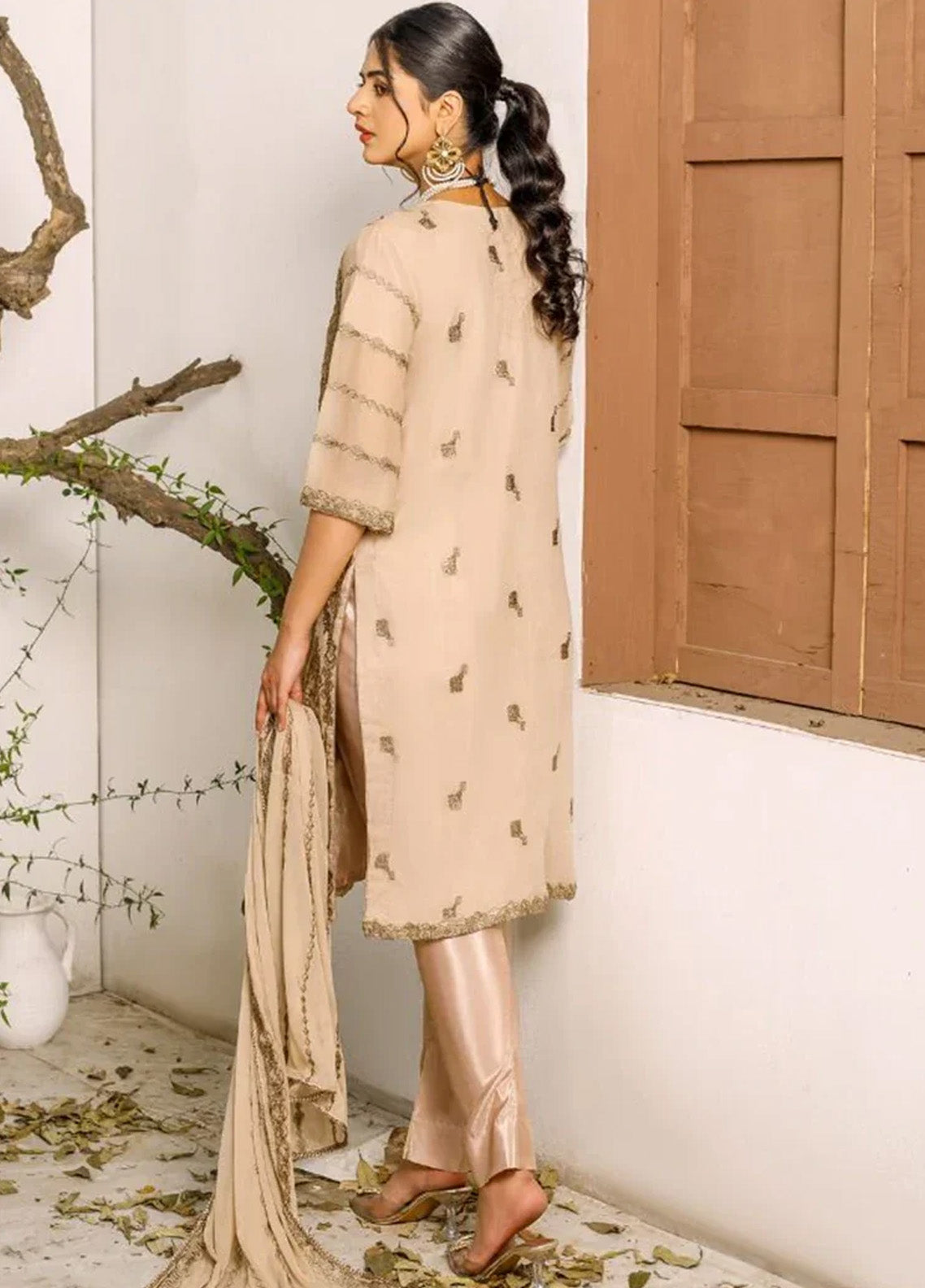 Ketifa Luxury Embroidered Chiffon 3 Piece Unstitched Suit KF24LU D-AR-0505 TIMELESS CLASSICS Ketifa Luxury Embroidered Chiffon 3 Piece Unstitched Suit KF24LU D-AR-0505 TIMELESS CLASSICS