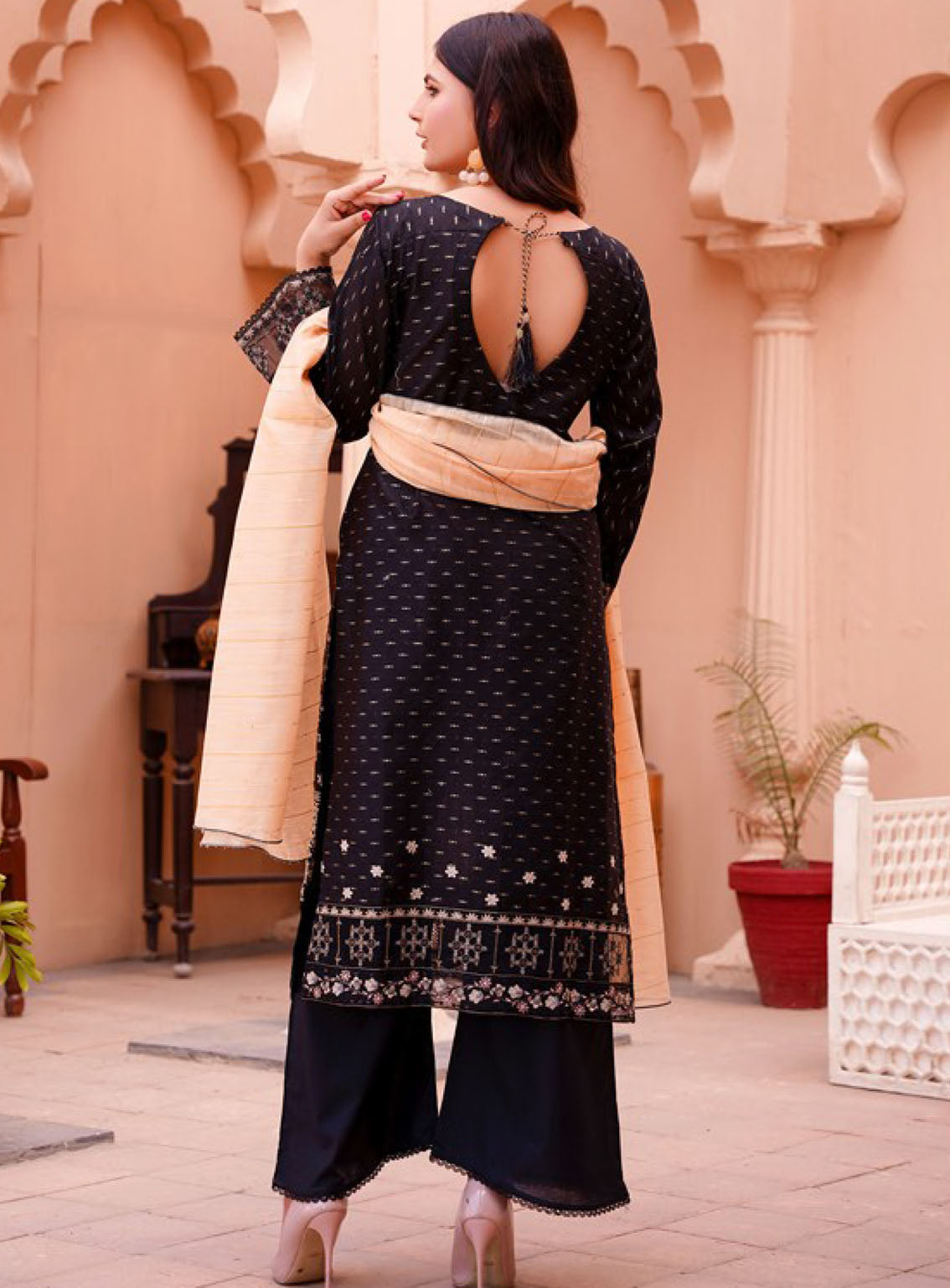 Koh-E-Noor By Noorjahan Premium Embroidered Lawn 3 Piece Unstitched Suit NJ24KN PEL D-03 Koh-E-Noor By Noorjahan Premium Embroidered Lawn 3 Piece Unstitched Suit NJ24KN PEL D-03