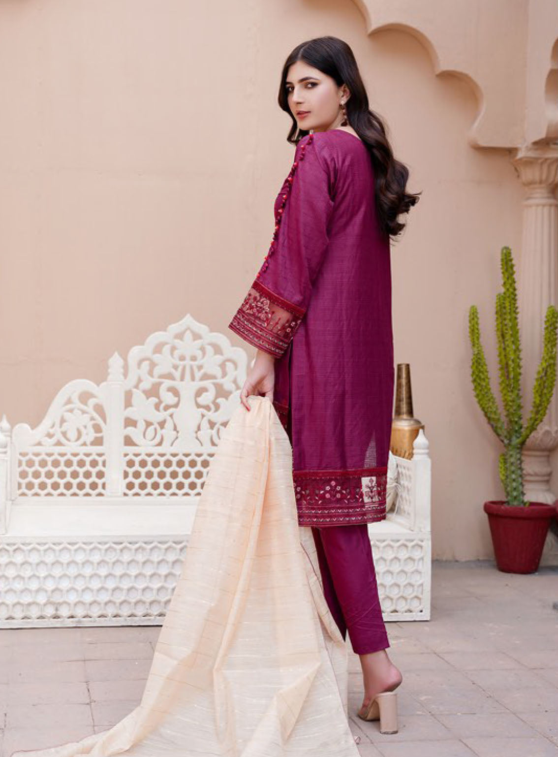 Koh-E-Noor By Noorjahan Premium Embroidered Lawn 3 Piece Unstitched Suit NJ24KN PEL D-06 Koh-E-Noor By Noorjahan Premium Embroidered Lawn 3 Piece Unstitched Suit NJ24KN PEL D-06