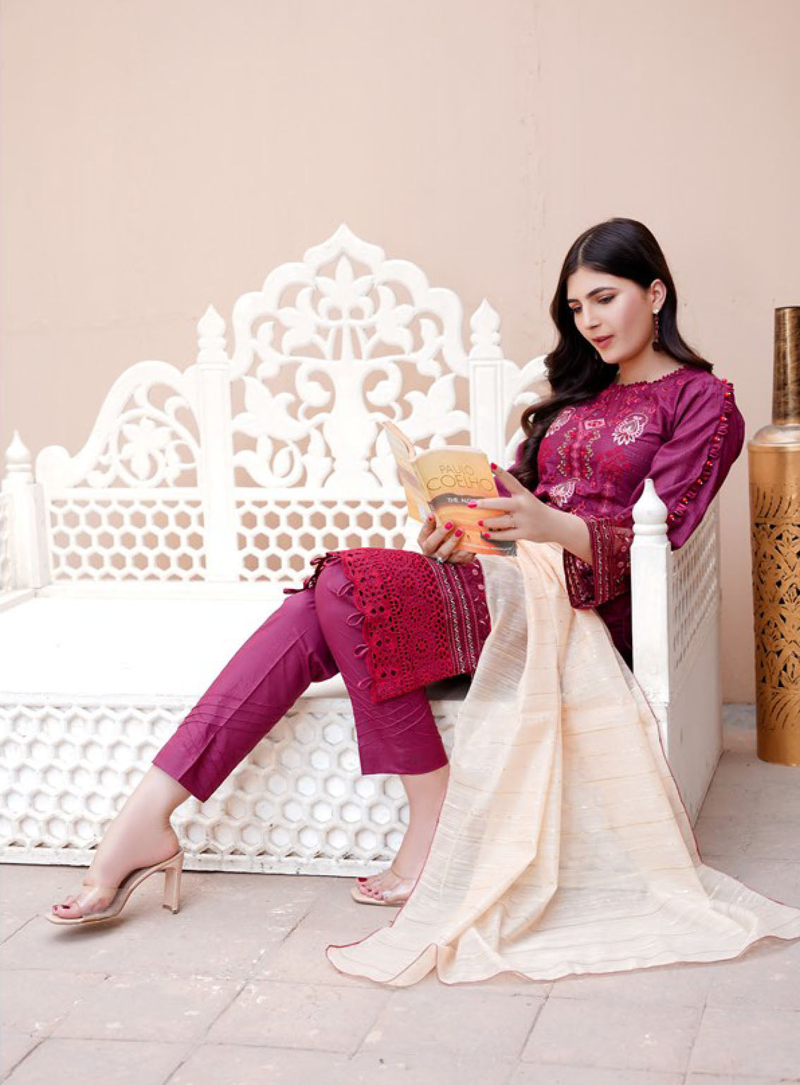 Koh-E-Noor By Noorjahan Premium Embroidered Lawn 3 Piece Unstitched Suit NJ24KN PEL D-06 Koh-E-Noor By Noorjahan Premium Embroidered Lawn 3 Piece Unstitched Suit NJ24KN PEL D-06