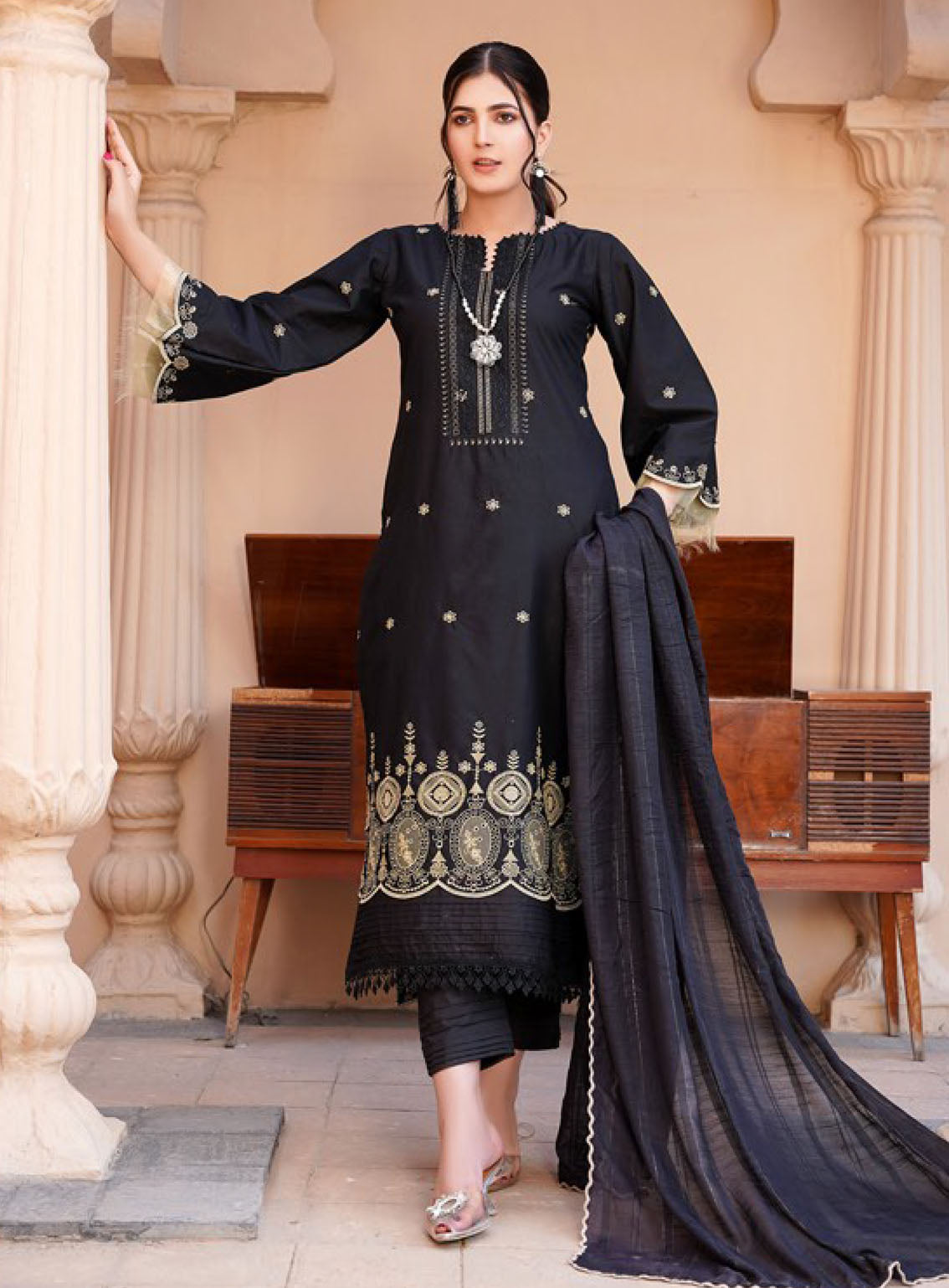Koh-E-Noor By Noorjahan Premium Embroidered Lawn 3 Piece Unstitched Suit NJ24KN PEL D-07 Koh-E-Noor By Noorjahan Premium Embroidered Lawn 3 Piece Unstitched Suit NJ24KN PEL D-07