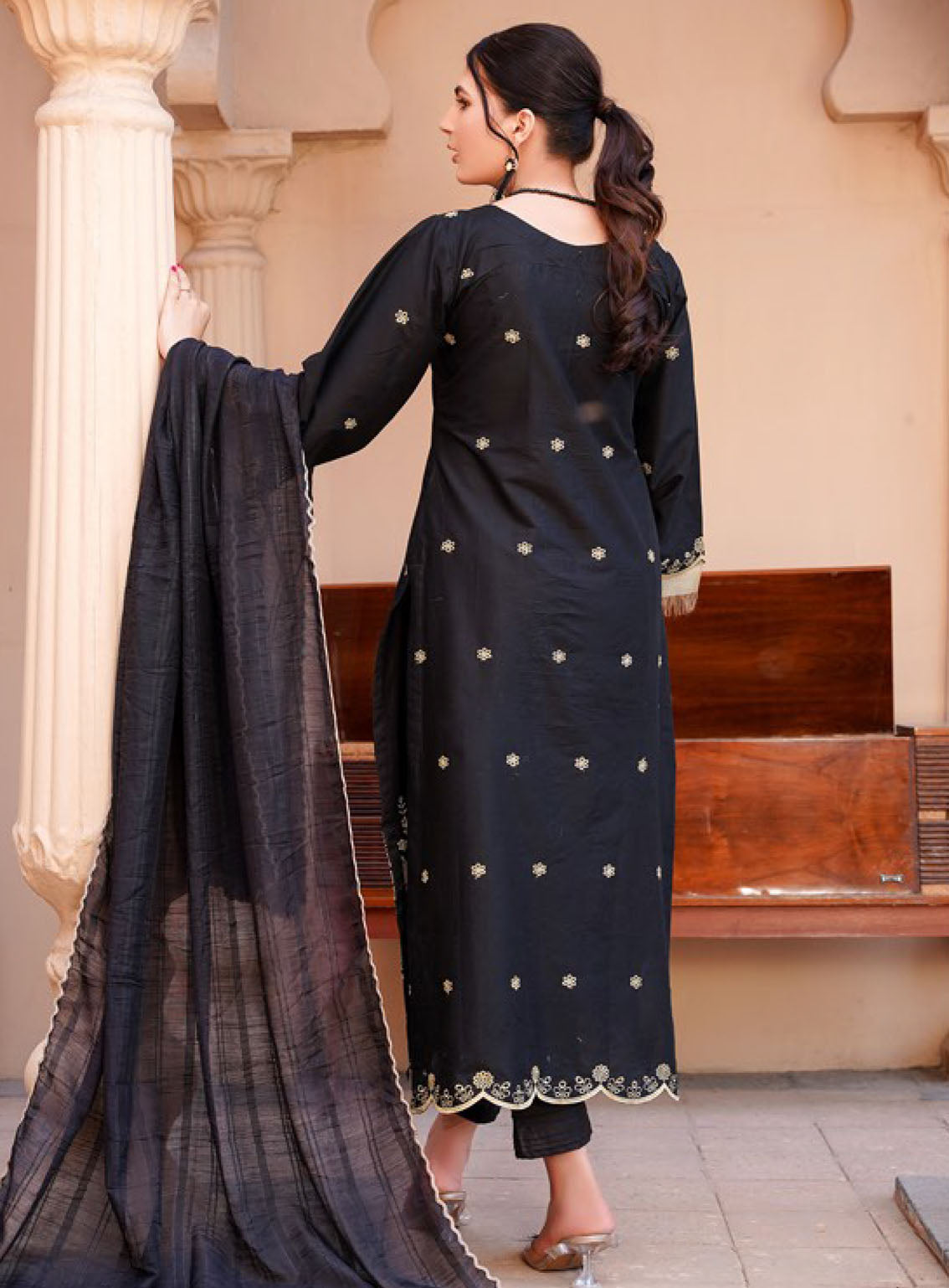 Koh-E-Noor By Noorjahan Premium Embroidered Lawn 3 Piece Unstitched Suit NJ24KN PEL D-07 Koh-E-Noor By Noorjahan Premium Embroidered Lawn 3 Piece Unstitched Suit NJ24KN PEL D-07