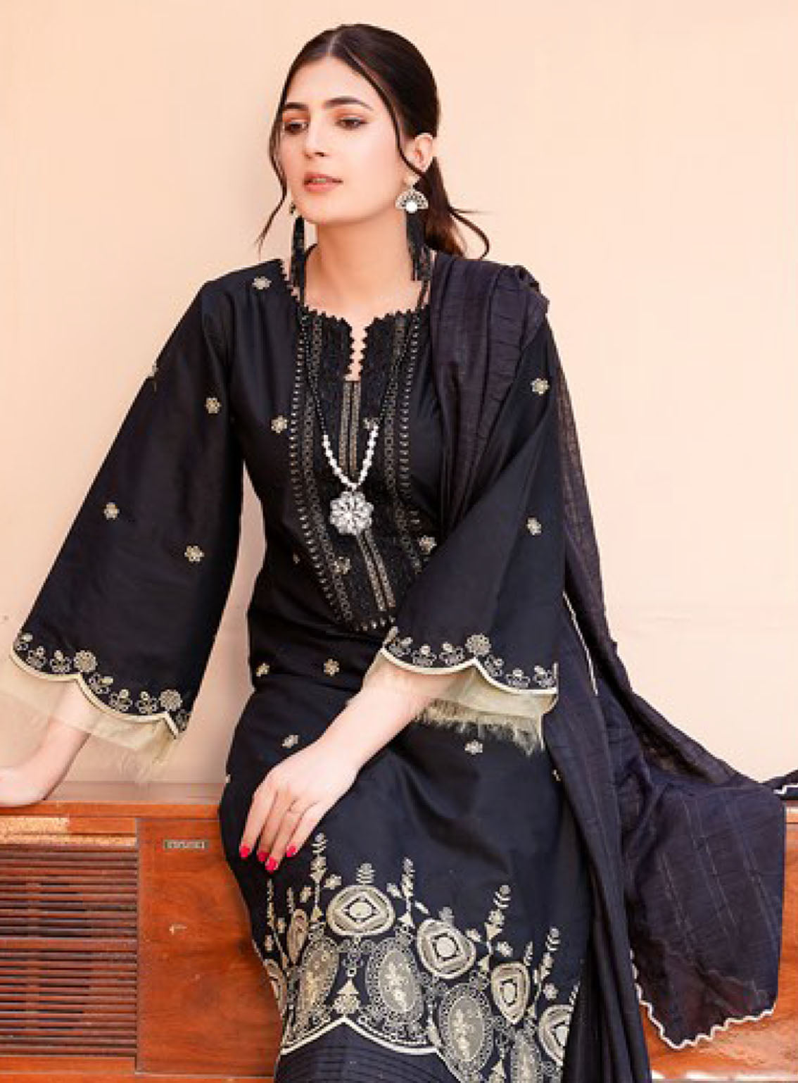 Koh-E-Noor By Noorjahan Premium Embroidered Lawn 3 Piece Unstitched Suit NJ24KN PEL D-07 Koh-E-Noor By Noorjahan Premium Embroidered Lawn 3 Piece Unstitched Suit NJ24KN PEL D-07
