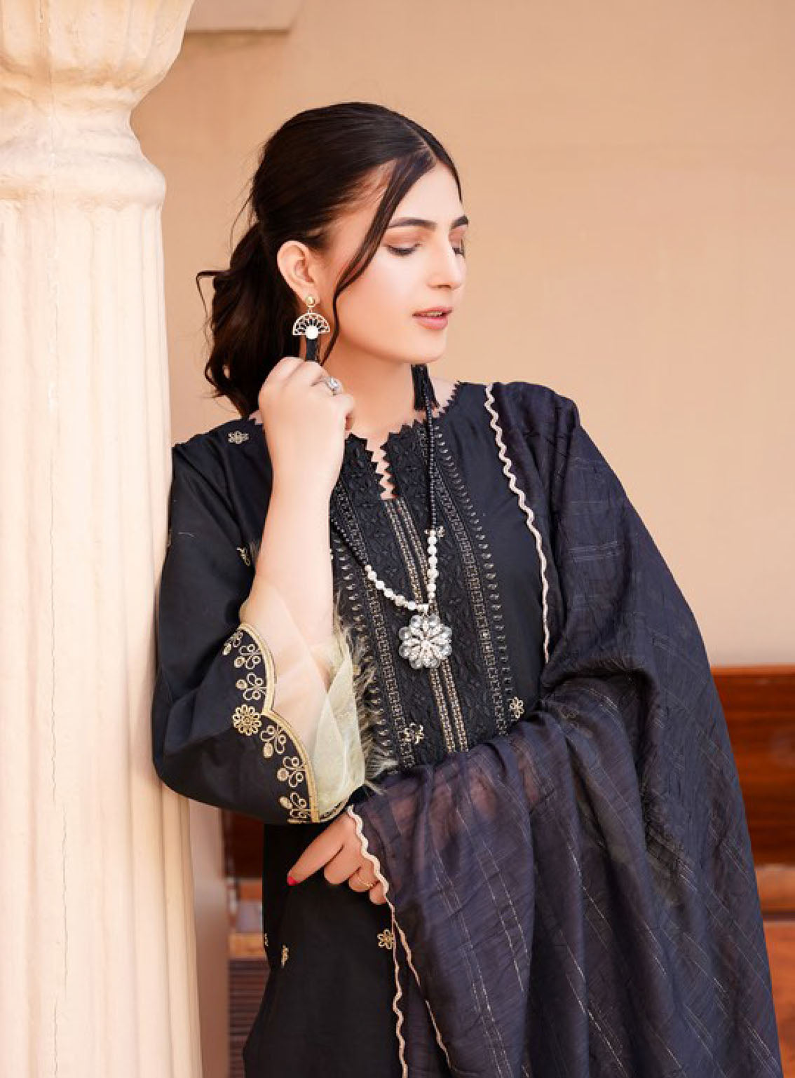 Koh-E-Noor By Noorjahan Premium Embroidered Lawn 3 Piece Unstitched Suit NJ24KN PEL D-07 Koh-E-Noor By Noorjahan Premium Embroidered Lawn 3 Piece Unstitched Suit NJ24KN PEL D-07