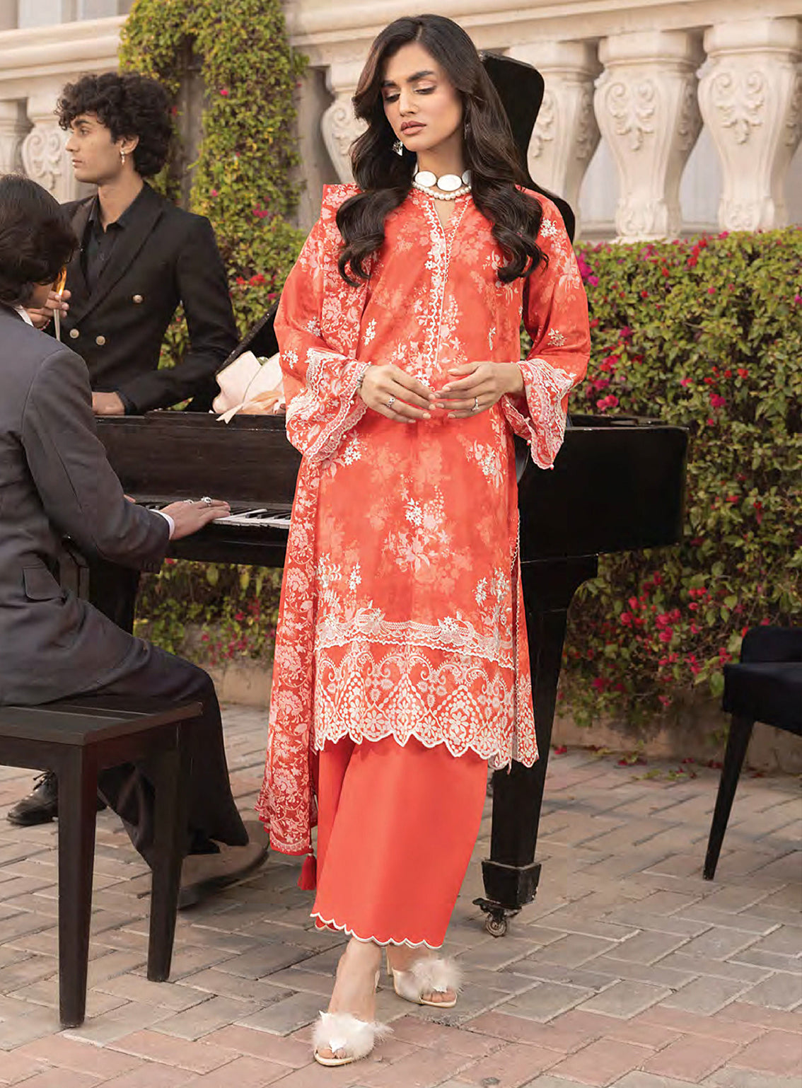 Komal By LSM Lakhany Embroidered Lawn 3 Piece Unstitched Suit LSM25KEL LG-MM-0251 Komal By LSM Lakhany Embroidered Lawn 3 Piece Unstitched Suit LSM25KEL LG-MM-0251