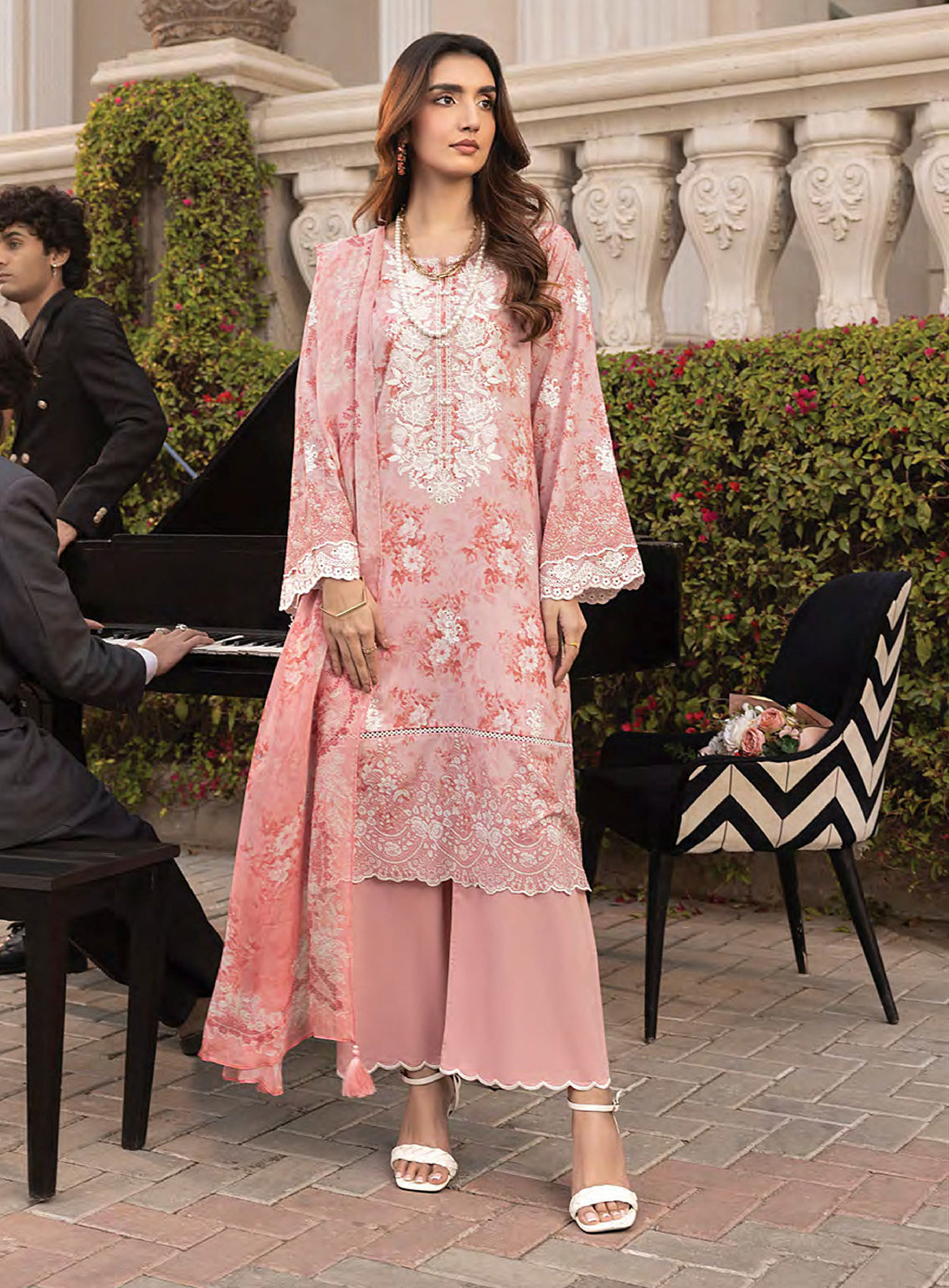 Komal By LSM Lakhany Embroidered Lawn 3 Piece Unstitched Suit LSM25KEL LG-MM-0252 Komal By LSM Lakhany Embroidered Lawn 3 Piece Unstitched Suit LSM25KEL LG-MM-0252