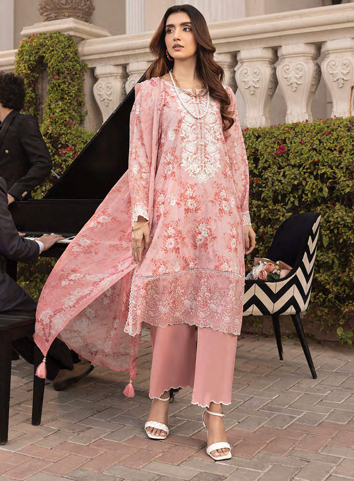 Komal By LSM Lakhany Embroidered Lawn 3 Piece Unstitched Suit LSM25KEL LG-MM-0252 Komal By LSM Lakhany Embroidered Lawn 3 Piece Unstitched Suit LSM25KEL LG-MM-0252