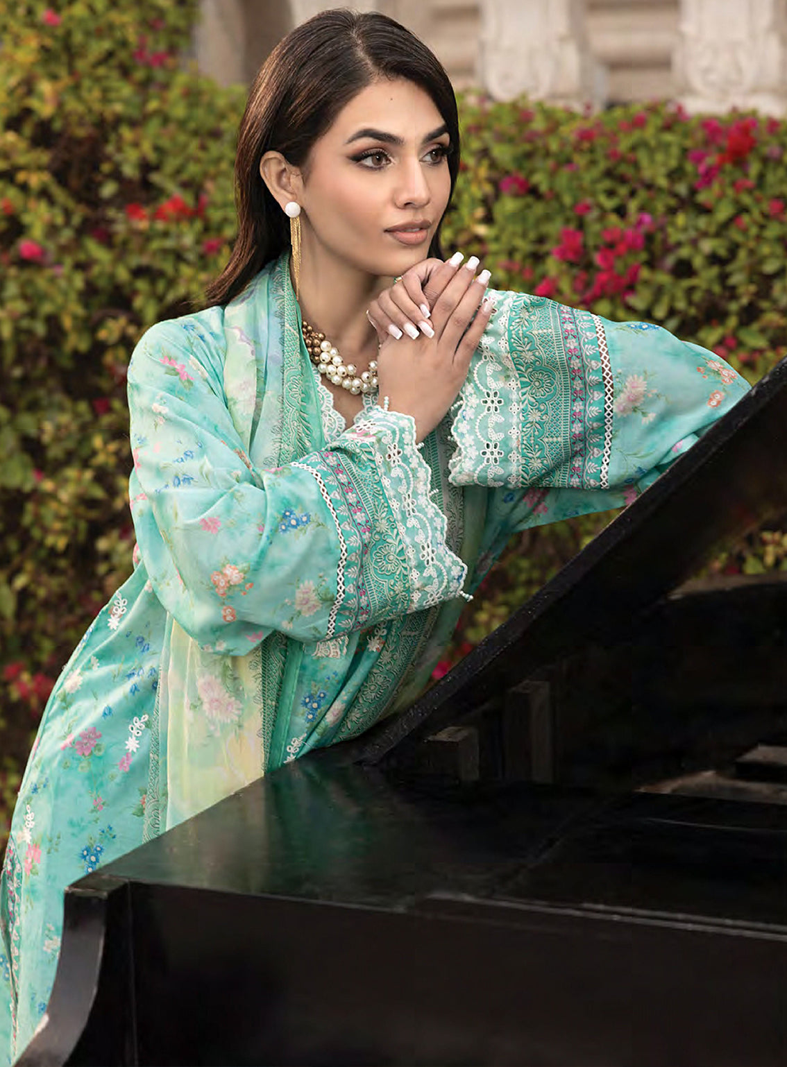 Komal By LSM Lakhany Embroidered Lawn 3 Piece Unstitched Suit LSM25KEL LG-MM-0253 Komal By LSM Lakhany Embroidered Lawn 3 Piece Unstitched Suit LSM25KEL LG-MM-0253