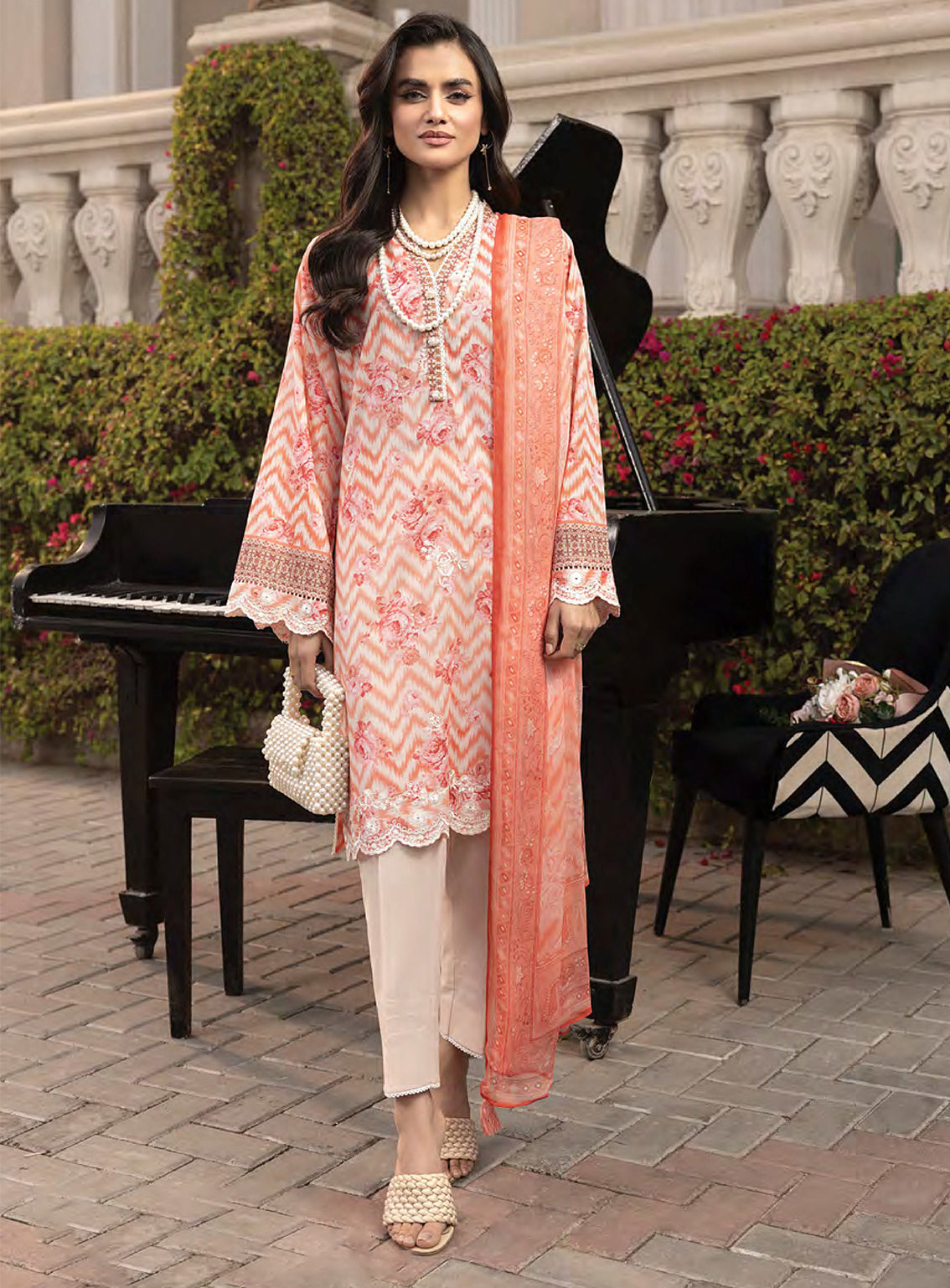 Komal By LSM Lakhany Embroidered Lawn 3 Piece Unstitched Suit LSM25KEL LG-MM-0254 Komal By LSM Lakhany Embroidered Lawn 3 Piece Unstitched Suit LSM25KEL LG-MM-0254