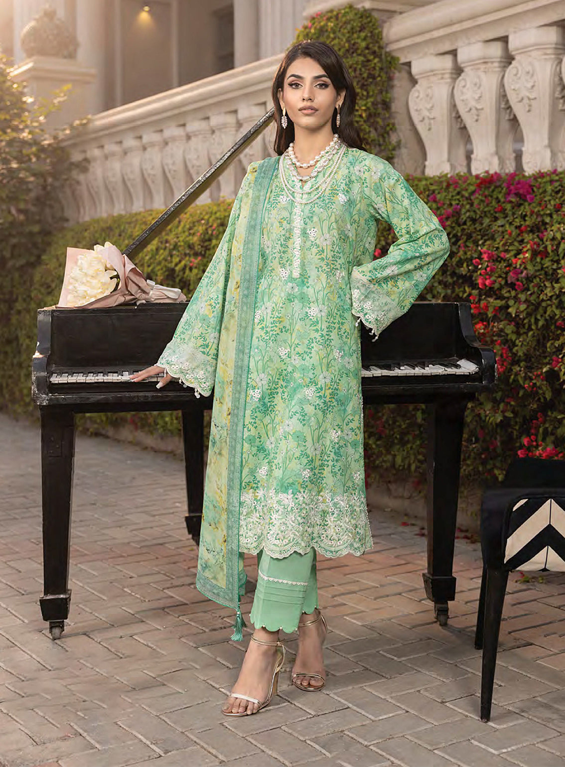 Komal By LSM Lakhany Embroidered Lawn 3 Piece Unstitched Suit LSM25KEL LG-MM-0255 Komal By LSM Lakhany Embroidered Lawn 3 Piece Unstitched Suit LSM25KEL LG-MM-0255