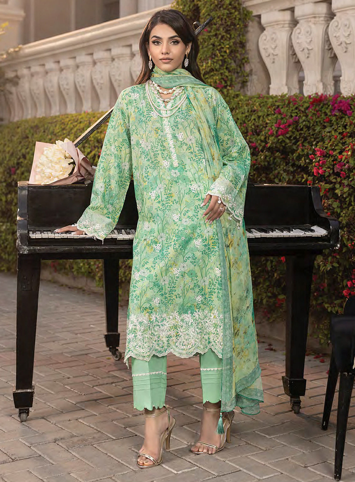 Komal By LSM Lakhany Embroidered Lawn 3 Piece Unstitched Suit LSM25KEL LG-MM-0255 Komal By LSM Lakhany Embroidered Lawn 3 Piece Unstitched Suit LSM25KEL LG-MM-0255