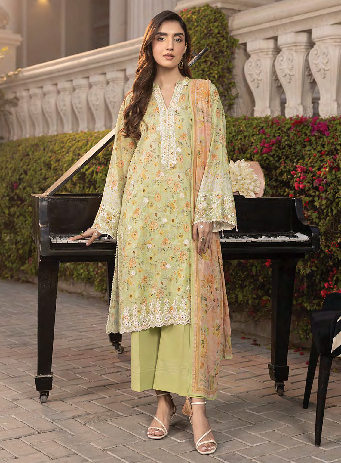 Komal By LSM Lakhany Embroidered Lawn 3 Piece Unstitched Suit LSM25KEL LG-MM-0256 Komal By LSM Lakhany Embroidered Lawn 3 Piece Unstitched Suit LSM25KEL LG-MM-0256