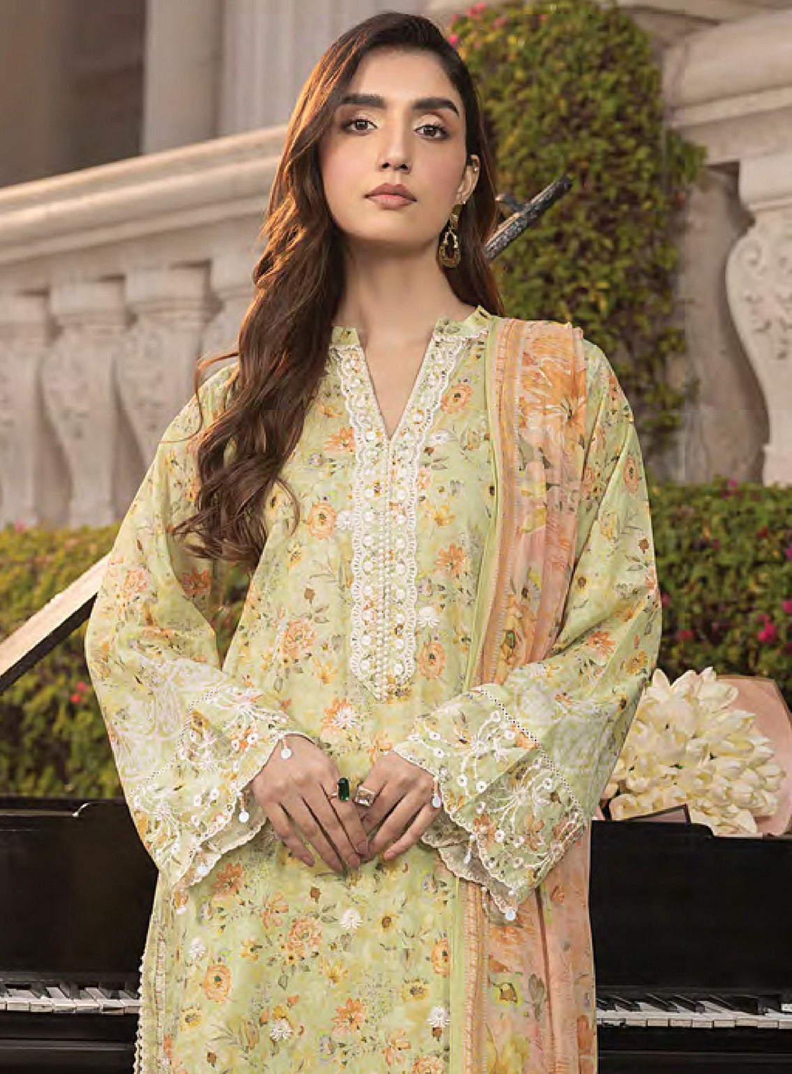 Komal By LSM Lakhany Embroidered Lawn 3 Piece Unstitched Suit LSM25KEL LG-MM-0256 Komal By LSM Lakhany Embroidered Lawn 3 Piece Unstitched Suit LSM25KEL LG-MM-0256