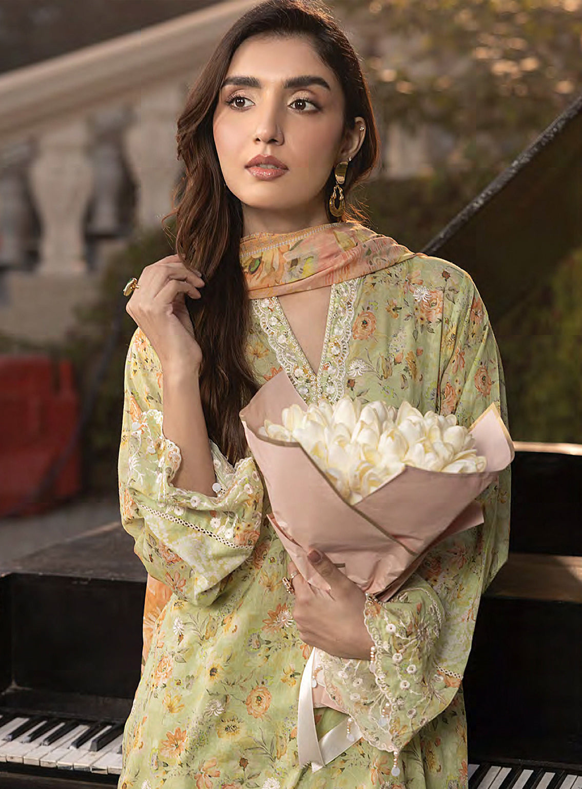 Komal By LSM Lakhany Embroidered Lawn 3 Piece Unstitched Suit LSM25KEL LG-MM-0256 Komal By LSM Lakhany Embroidered Lawn 3 Piece Unstitched Suit LSM25KEL LG-MM-0256