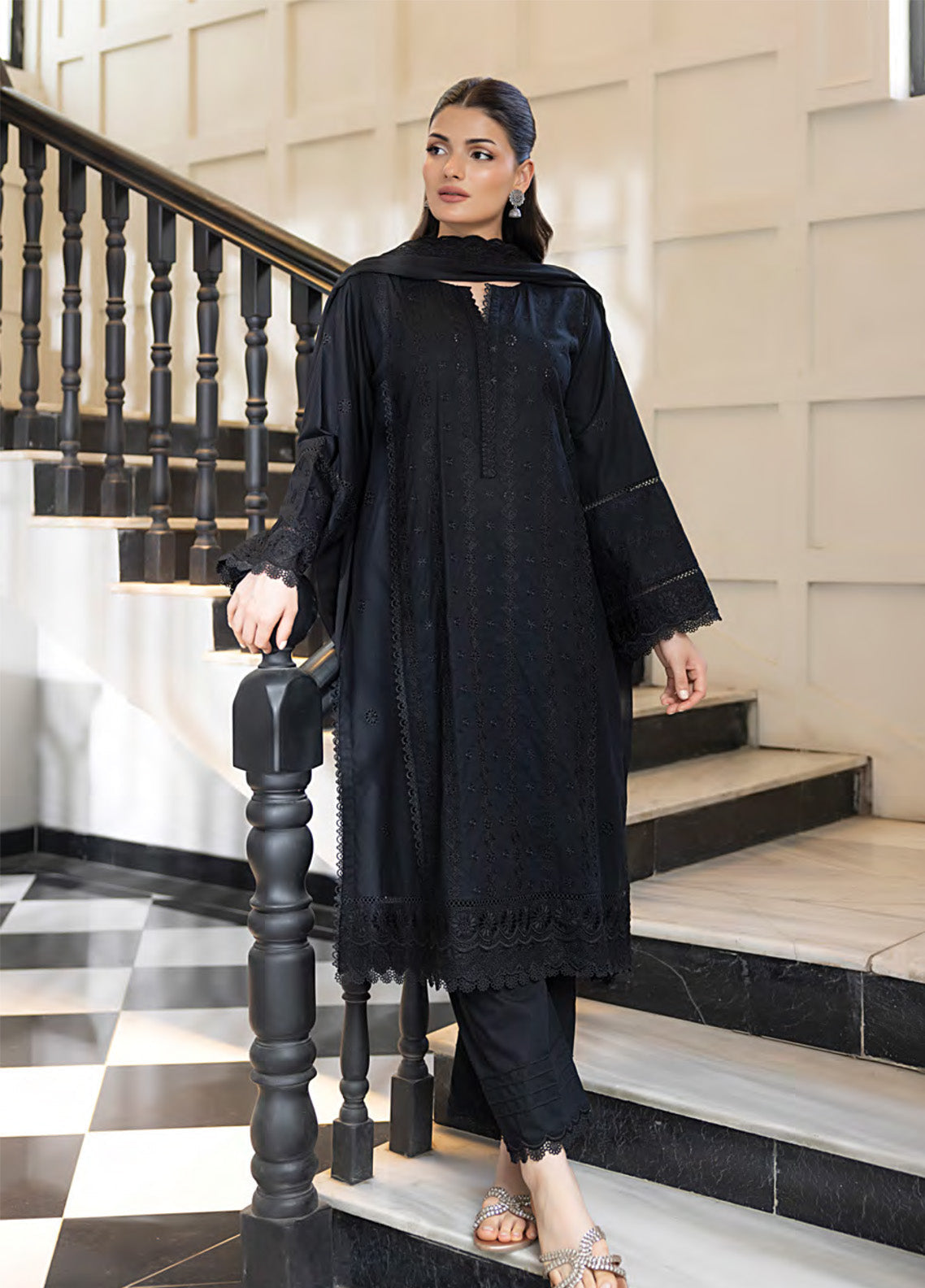 Komal By LSM Lakhany Embroidered Lawn 3 Piece Unstitched Suit LSM25KME LG-IZ-0362 Komal By LSM Lakhany Embroidered Lawn 3 Piece Unstitched Suit LSM25KME LG-IZ-0362