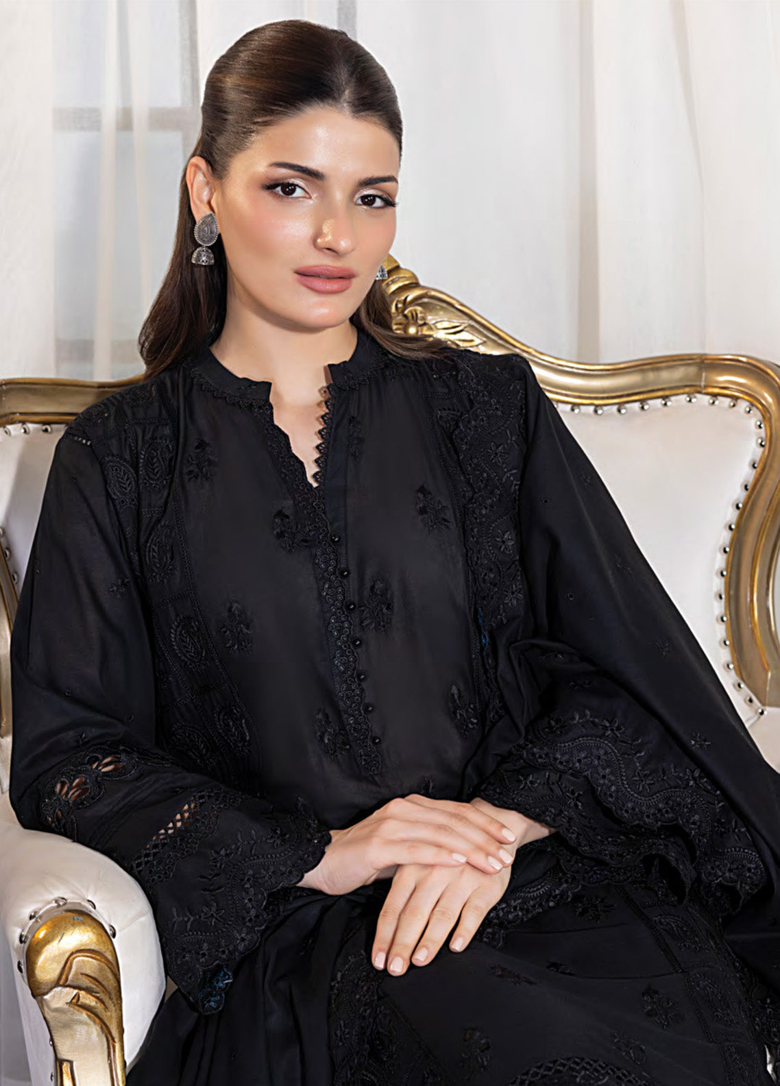 Komal By LSM Lakhany Embroidered Lawn 3 Piece Unstitched Suit LSM25KME LG-IZ-0363 Komal By LSM Lakhany Embroidered Lawn 3 Piece Unstitched Suit LSM25KME LG-IZ-0363