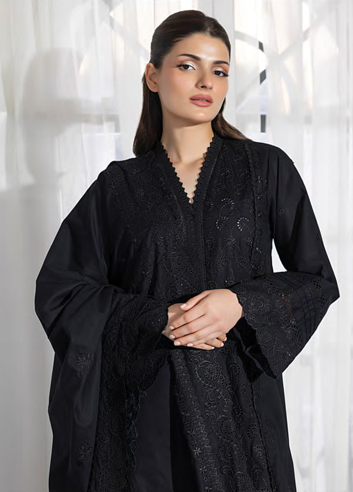 Komal By LSM Lakhany Embroidered Lawn 3 Piece Unstitched Suit LSM25KME LG-RL-0217 Komal By LSM Lakhany Embroidered Lawn 3 Piece Unstitched Suit LSM25KME LG-RL-0217