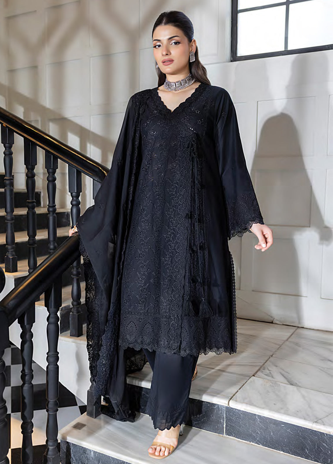 Komal By LSM Lakhany Embroidered Lawn 3 Piece Unstitched Suit LSM25KME LG-UB-0165 Komal By LSM Lakhany Embroidered Lawn 3 Piece Unstitched Suit LSM25KME LG-UB-0165