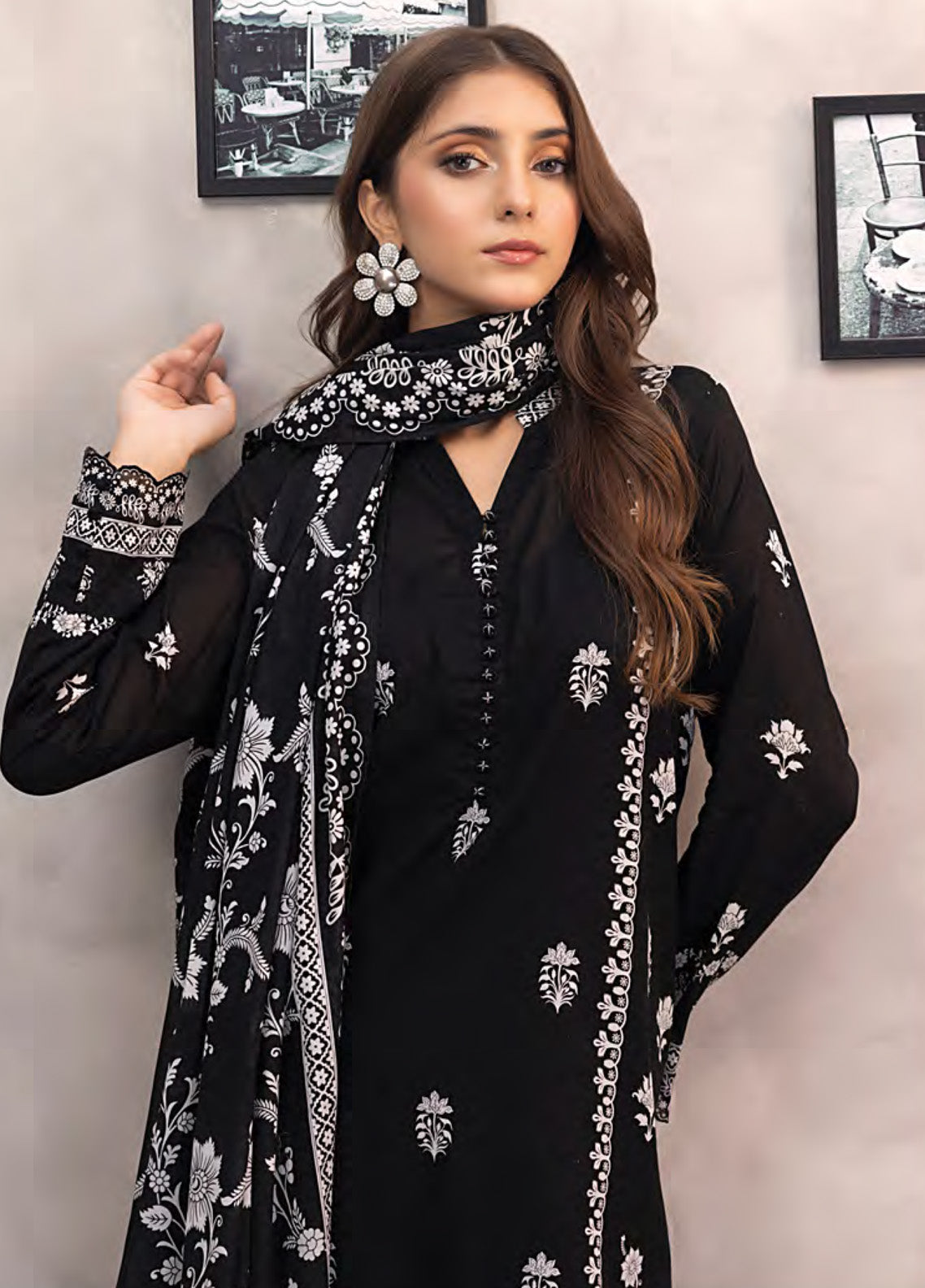 Komal By LSM Lakhany Printed Lawn 3 Piece Unstitched Suit LSM25KME LG-RL-0235 Komal By LSM Lakhany Printed Lawn 3 Piece Unstitched Suit LSM25KME LG-RL-0235