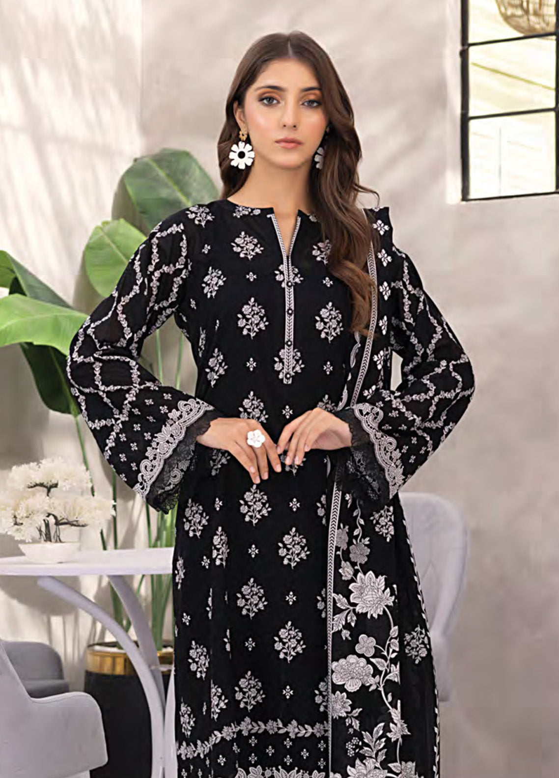 Komal By LSM Lakhany Printed Lawn 3 Piece Unstitched Suit LSM25KME LG-RL-0236 Komal By LSM Lakhany Printed Lawn 3 Piece Unstitched Suit LSM25KME LG-RL-0236