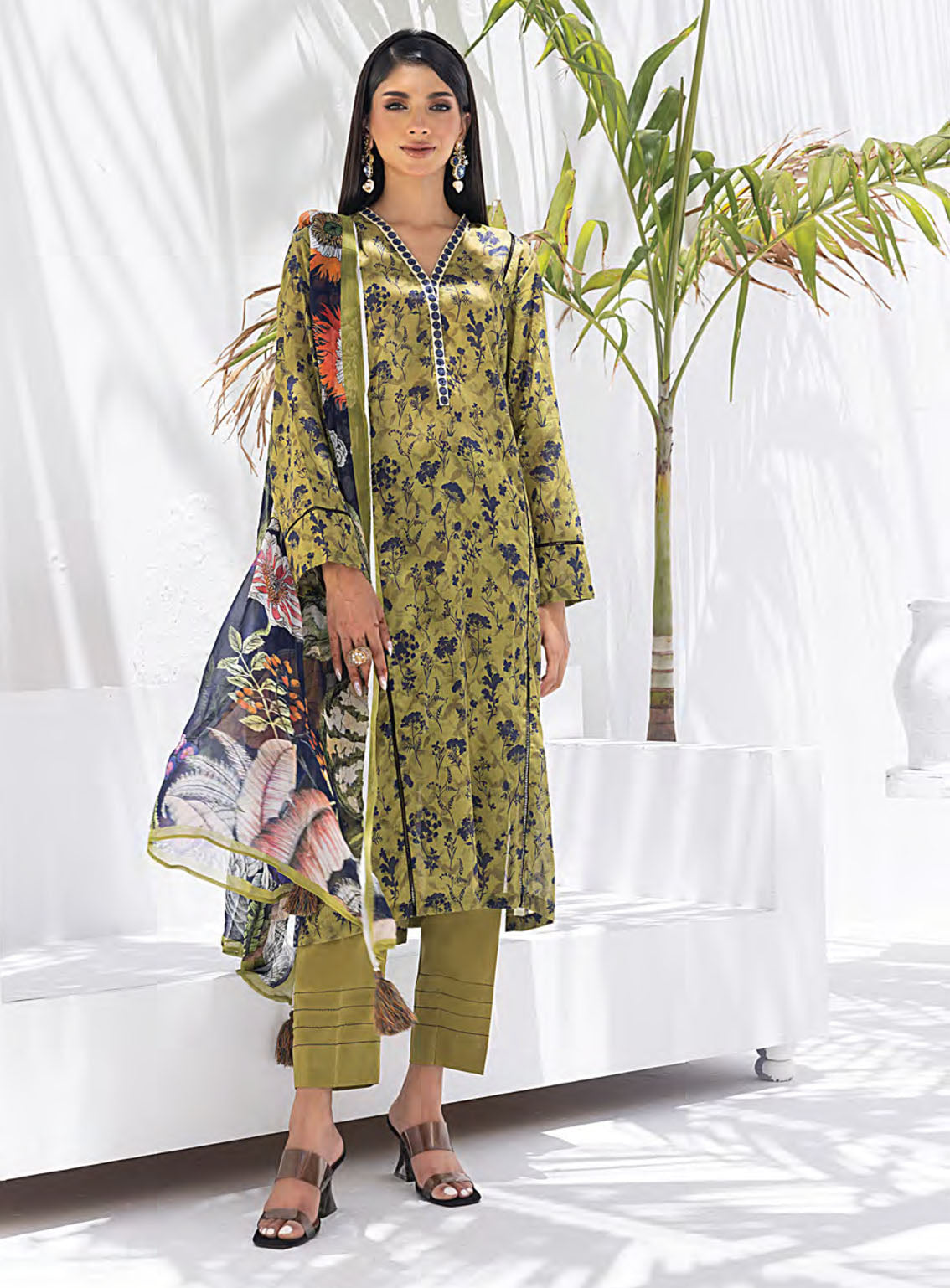 Komal Signature Prints By Lakhany Printed Lawn 3 Piece Unstitched Suit LSM24KS LG-MM-0102 Komal Signature Prints By Lakhany Printed Lawn 3 Piece Unstitched Suit LSM24KS LG-MM-0102