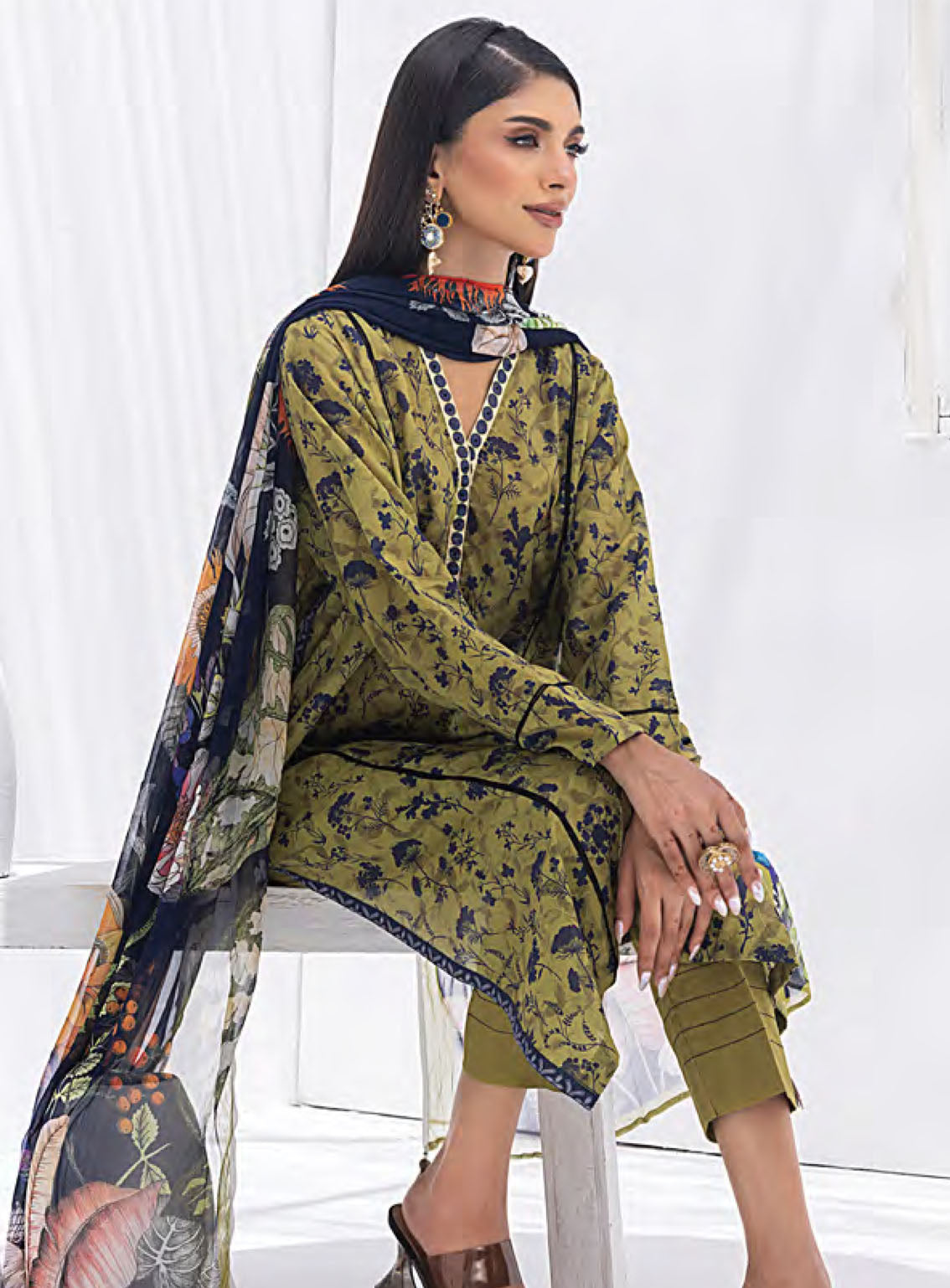 Komal Signature Prints By Lakhany Printed Lawn 3 Piece Unstitched Suit LSM24KS LG-MM-0102 Komal Signature Prints By Lakhany Printed Lawn 3 Piece Unstitched Suit LSM24KS LG-MM-0102