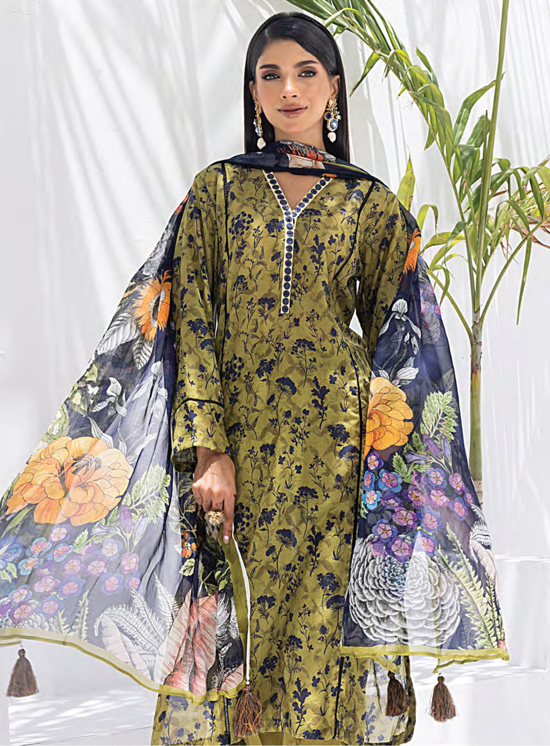 Komal Signature Prints By Lakhany Printed Lawn 3 Piece Unstitched Suit LSM24KS LG-MM-0102 Komal Signature Prints By Lakhany Printed Lawn 3 Piece Unstitched Suit LSM24KS LG-MM-0102