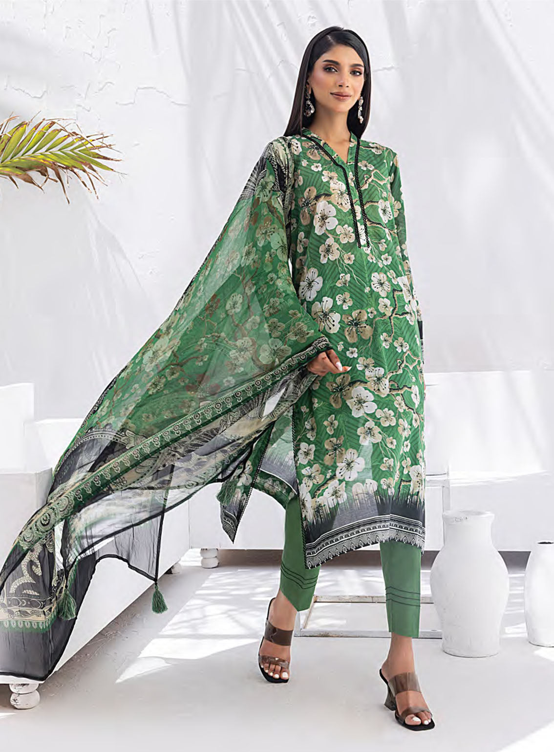 Komal Signature Prints By Lakhany Printed Lawn 3 Piece Unstitched Suit LSM24KS LG-MM-0104 Komal Signature Prints By Lakhany Printed Lawn 3 Piece Unstitched Suit LSM24KS LG-MM-0104