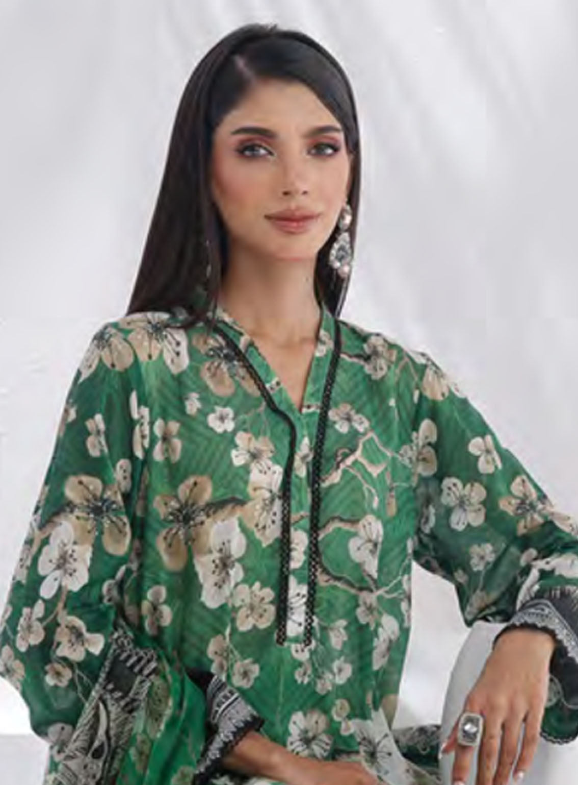 Komal Signature Prints By Lakhany Printed Lawn 3 Piece Unstitched Suit LSM24KS LG-MM-0104 Komal Signature Prints By Lakhany Printed Lawn 3 Piece Unstitched Suit LSM24KS LG-MM-0104