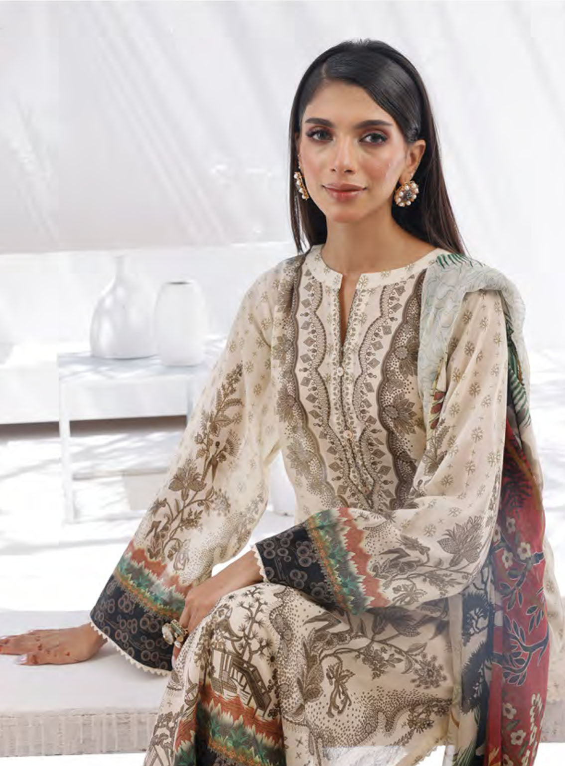 Komal Signature Prints By Lakhany Printed Lawn 3 Piece Unstitched Suit LSM24KS LG-MM-0105 Komal Signature Prints By Lakhany Printed Lawn 3 Piece Unstitched Suit LSM24KS LG-MM-0105
