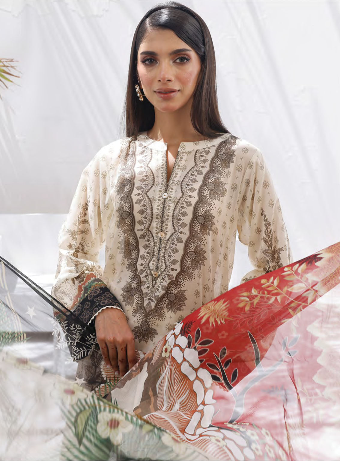Komal Signature Prints By Lakhany Printed Lawn 3 Piece Unstitched Suit LSM24KS LG-MM-0105 Komal Signature Prints By Lakhany Printed Lawn 3 Piece Unstitched Suit LSM24KS LG-MM-0105