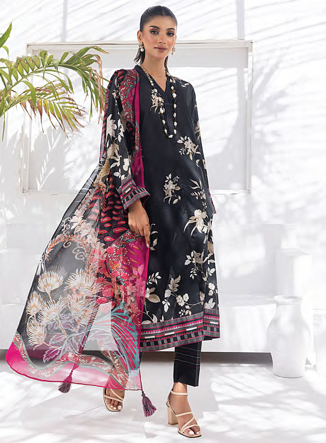 Komal Signature Prints By Lakhany Printed Lawn 3 Piece Unstitched Suit LSM24KS LG-MM-0107 Komal Signature Prints By Lakhany Printed Lawn 3 Piece Unstitched Suit LSM24KS LG-MM-0107