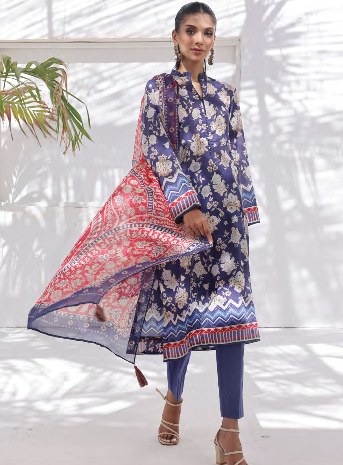 Komal Signature Prints By Lakhany Printed Lawn 3 Piece Unstitched Suit LSM24KS LG-MM-0109 Komal Signature Prints By Lakhany Printed Lawn 3 Piece Unstitched Suit LSM24KS LG-MM-0109